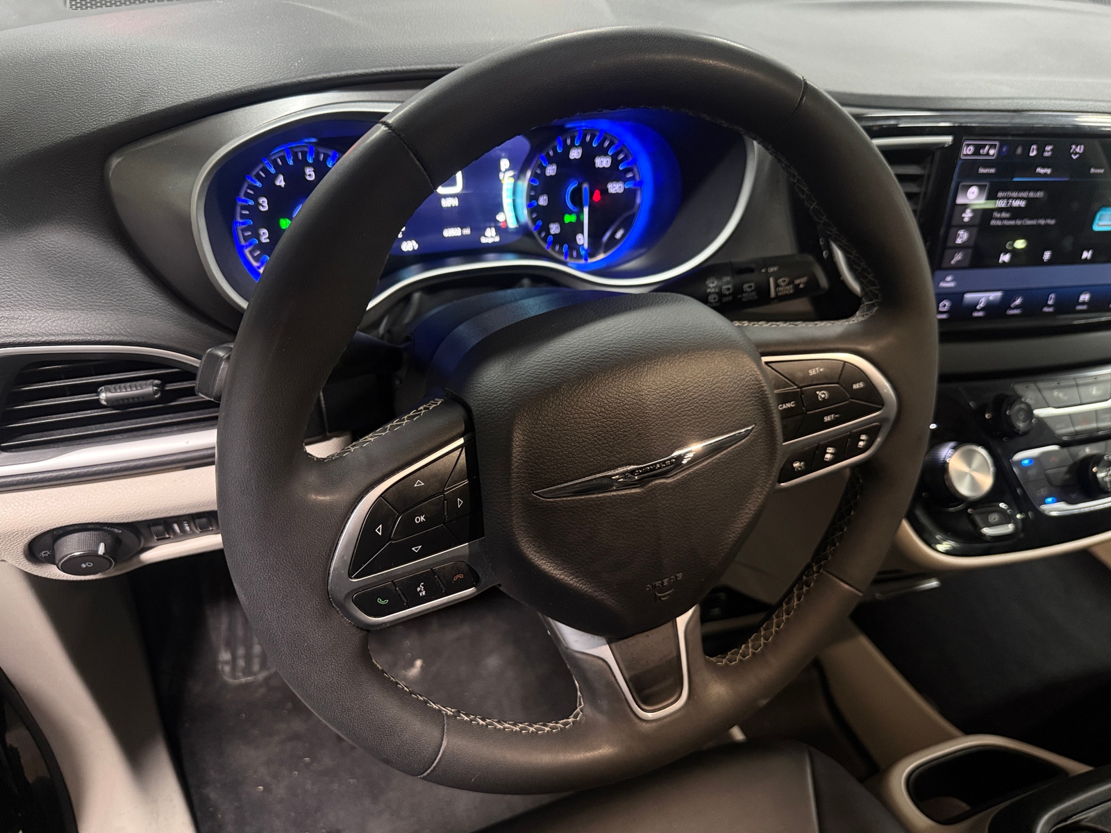 Thumbnail: 2024 Chrysler Pacifica - 4