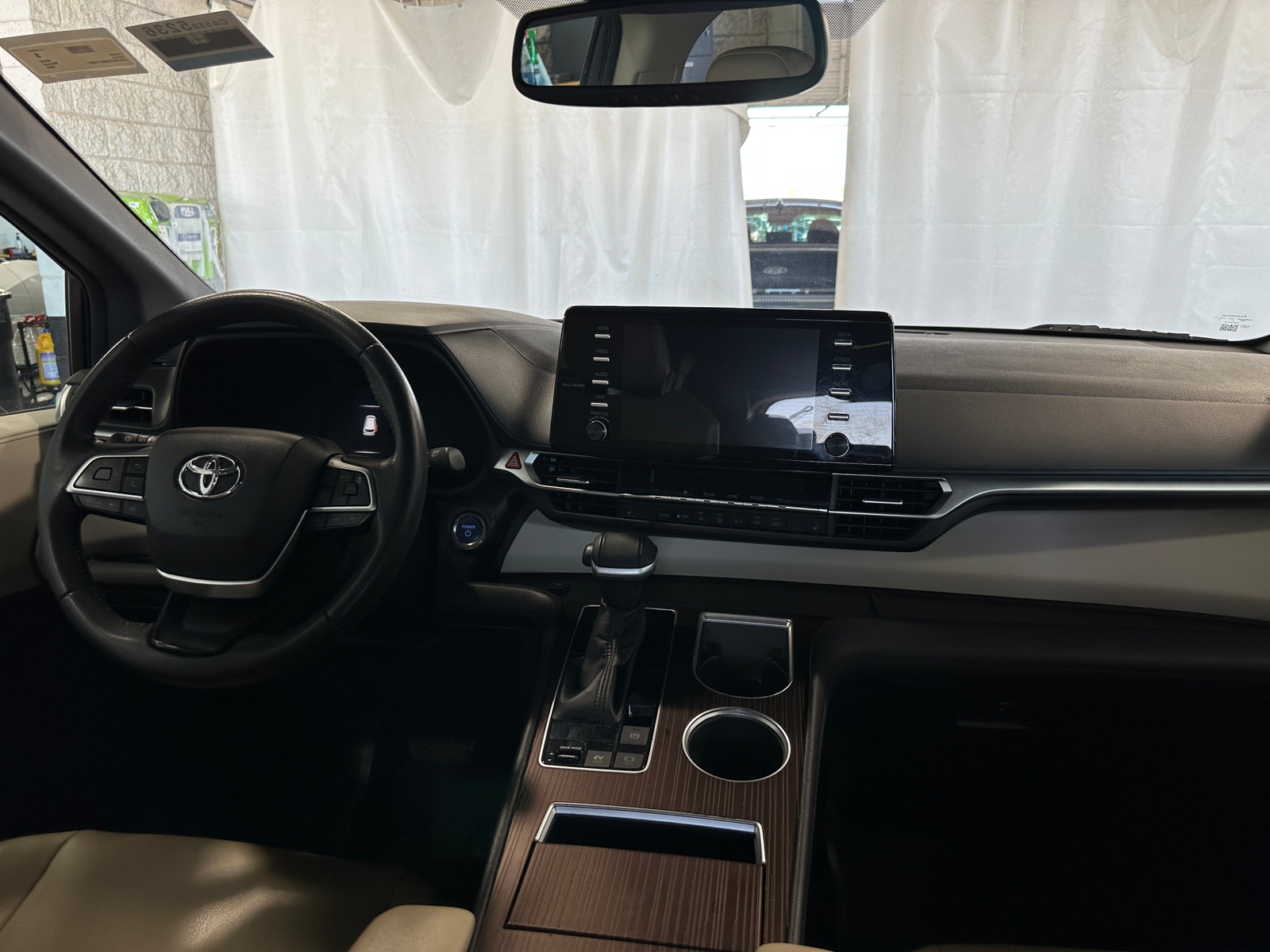 Thumbnail: 2022 Toyota Sienna - 3