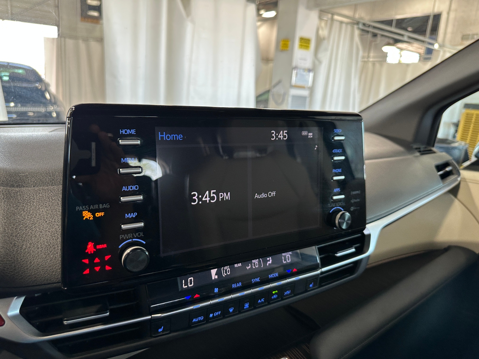 Thumbnail: 2022 Toyota Sienna - 4