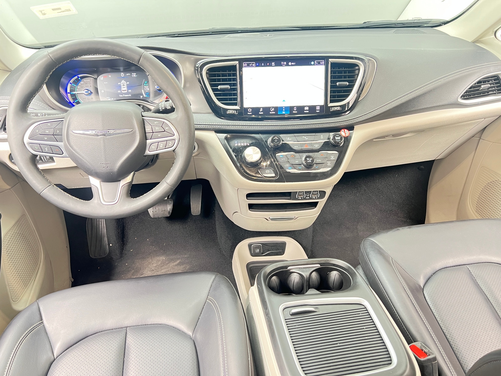 Thumbnail: 2024 Chrysler Pacifica - 3