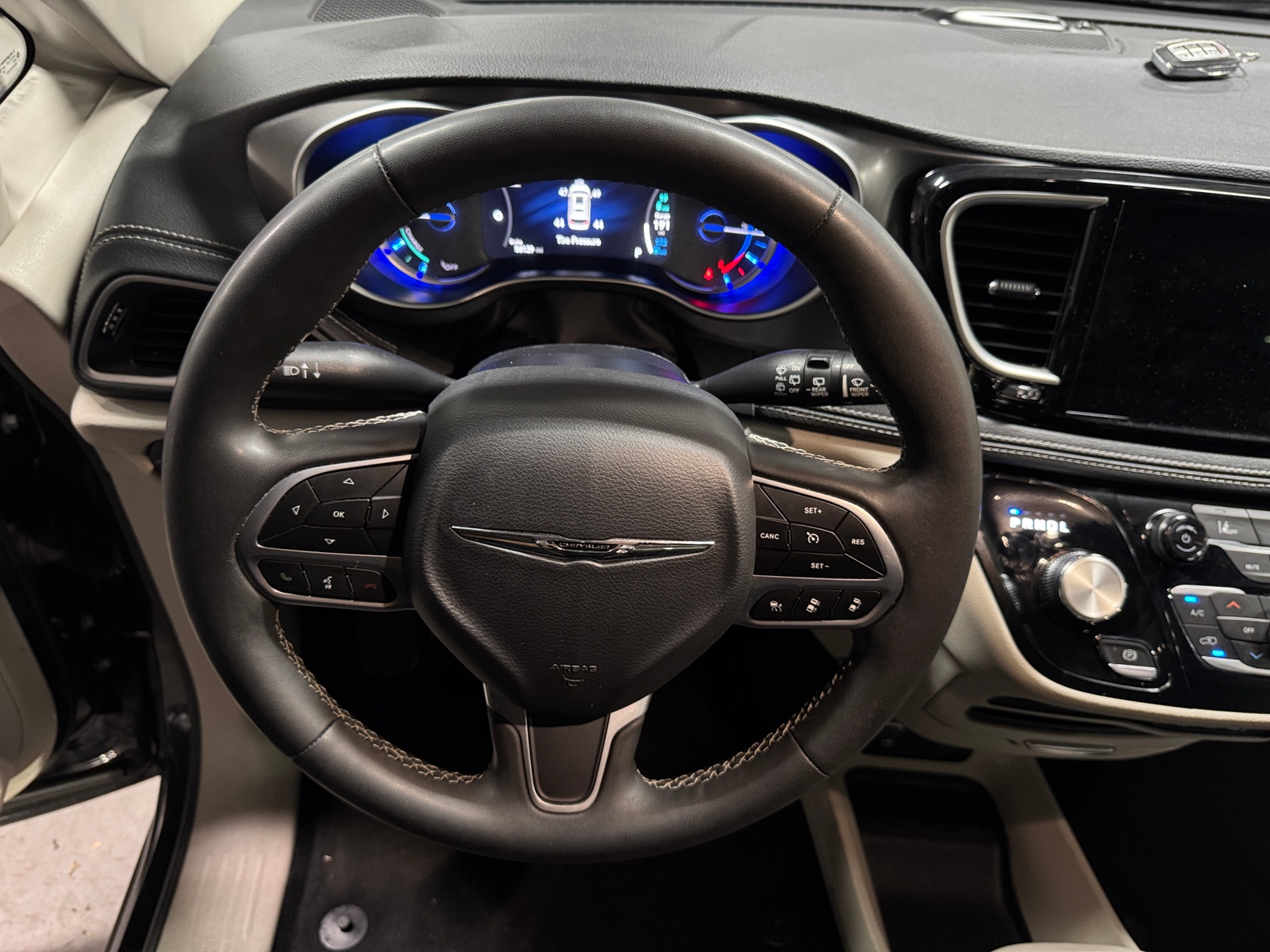 Thumbnail: 2024 Chrysler Pacifica - 5