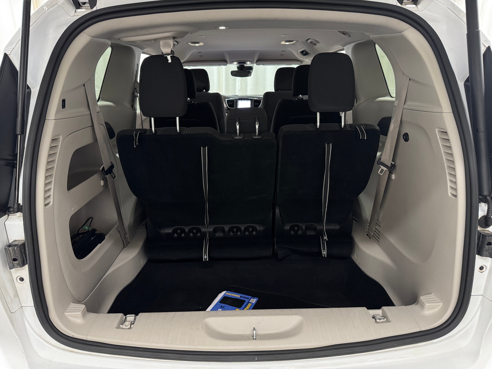 Thumbnail: 2024 Chrysler Voyager - 7