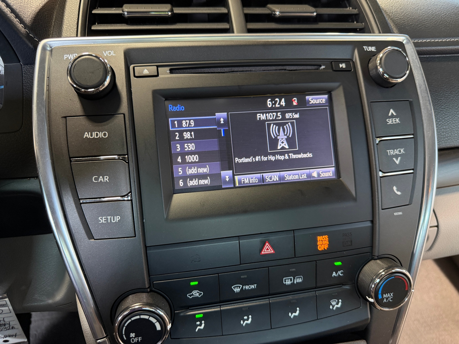 Thumbnail: 2015 Toyota Camry - 4