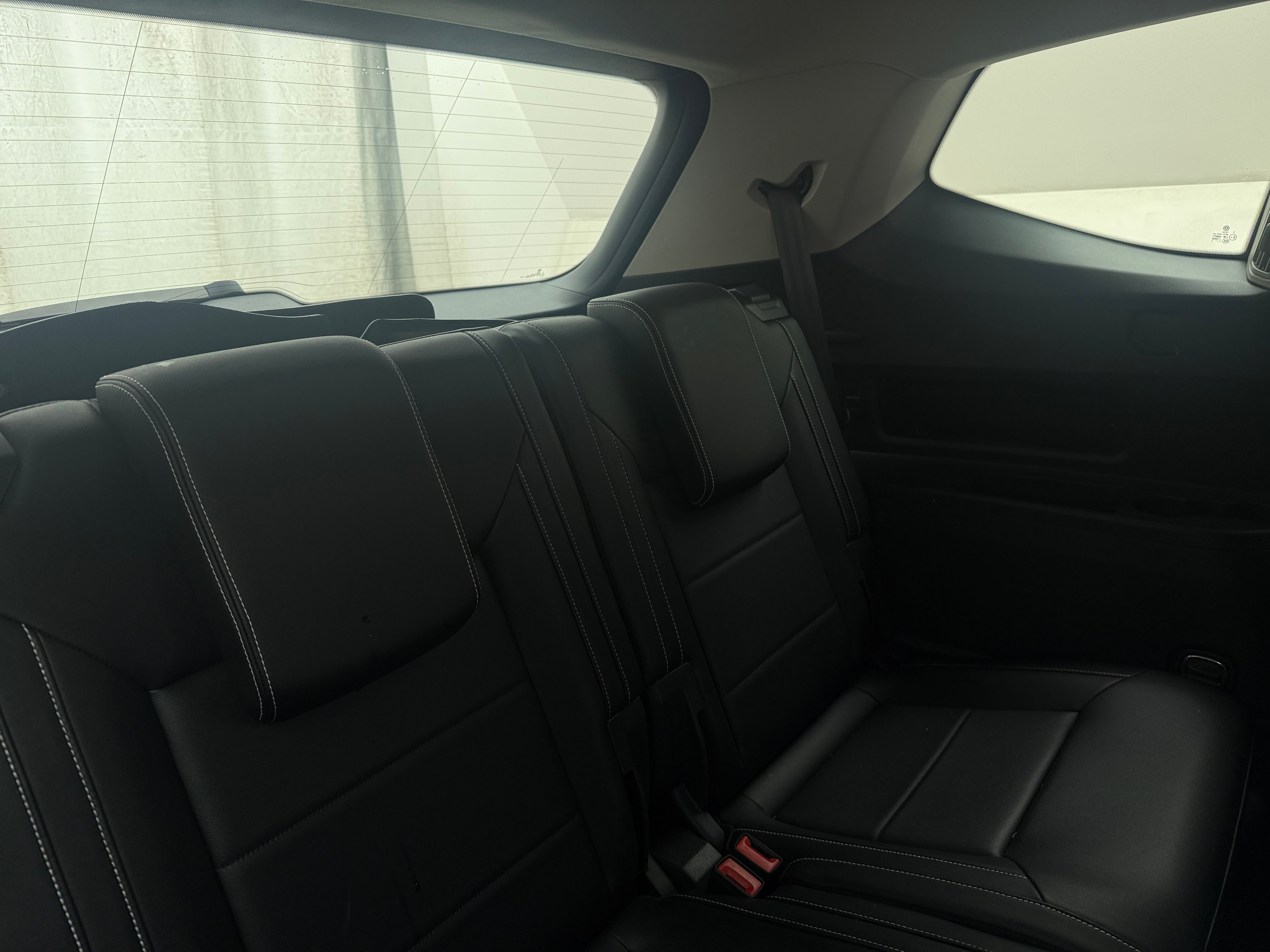 2022 Volkswagen Atlas SE w/Tech - Photo 3