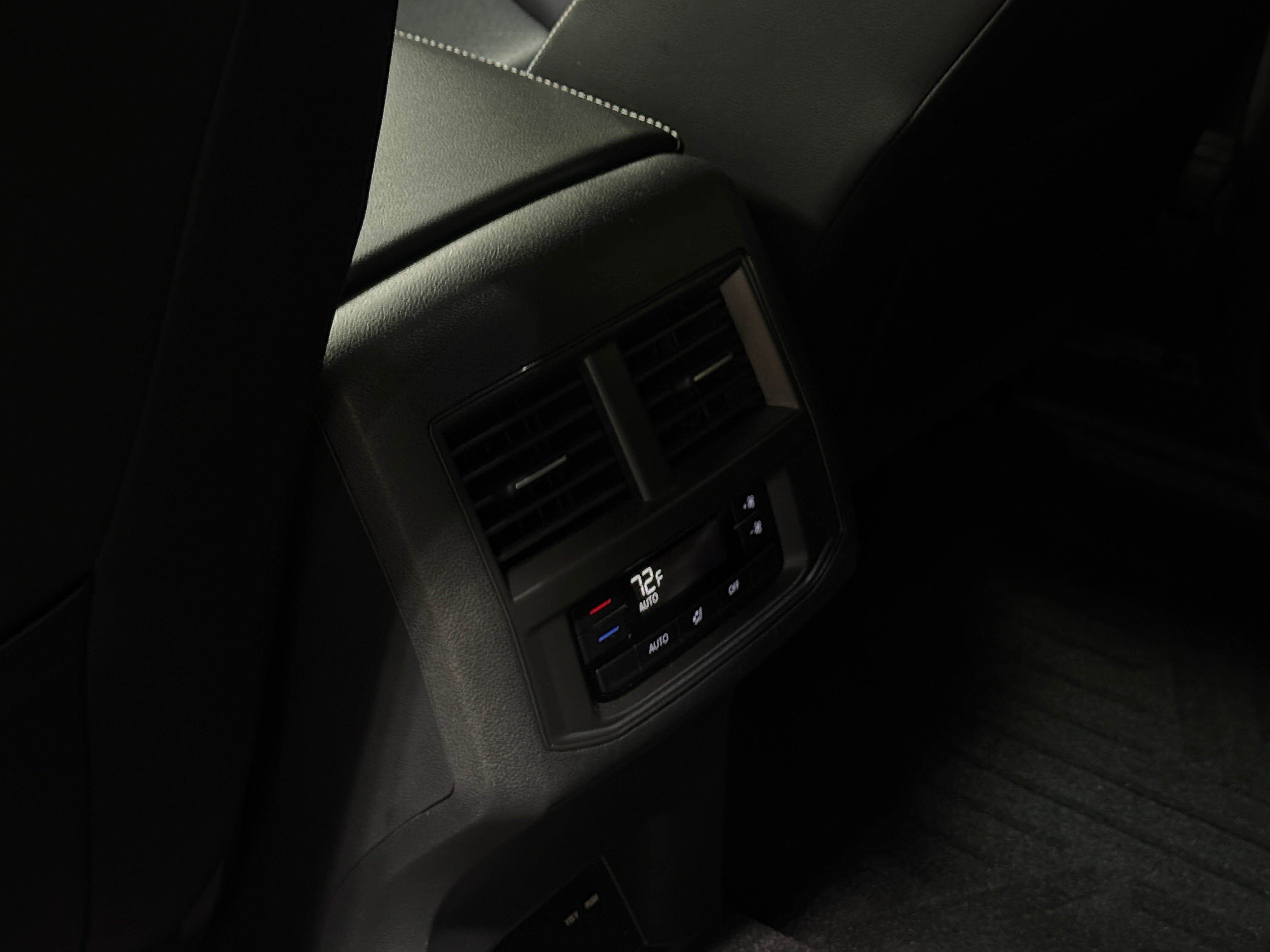 2022 Volkswagen Atlas SE w/Tech - Photo 8