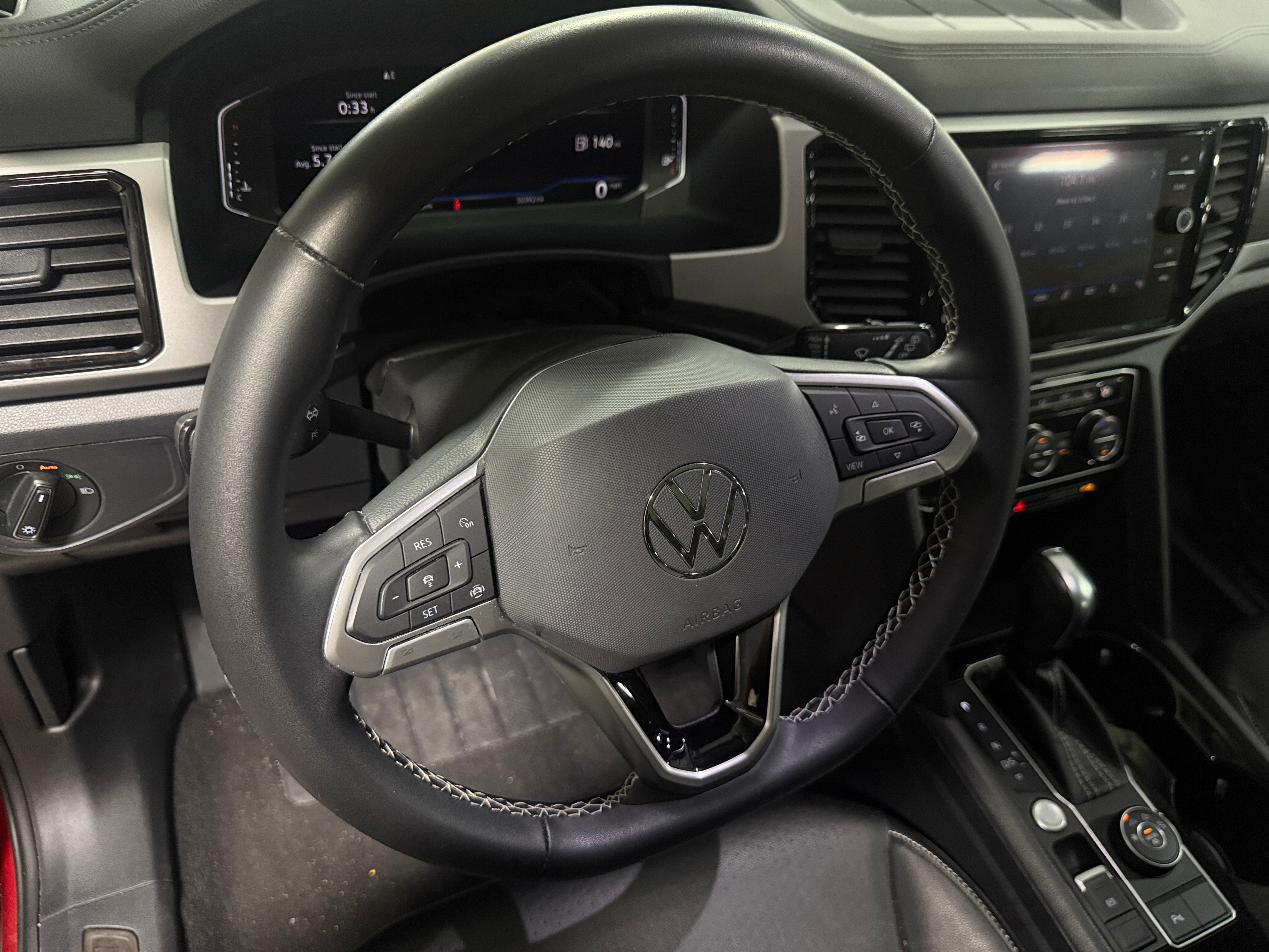 2022 Volkswagen Atlas SE w/Tech - Photo 2