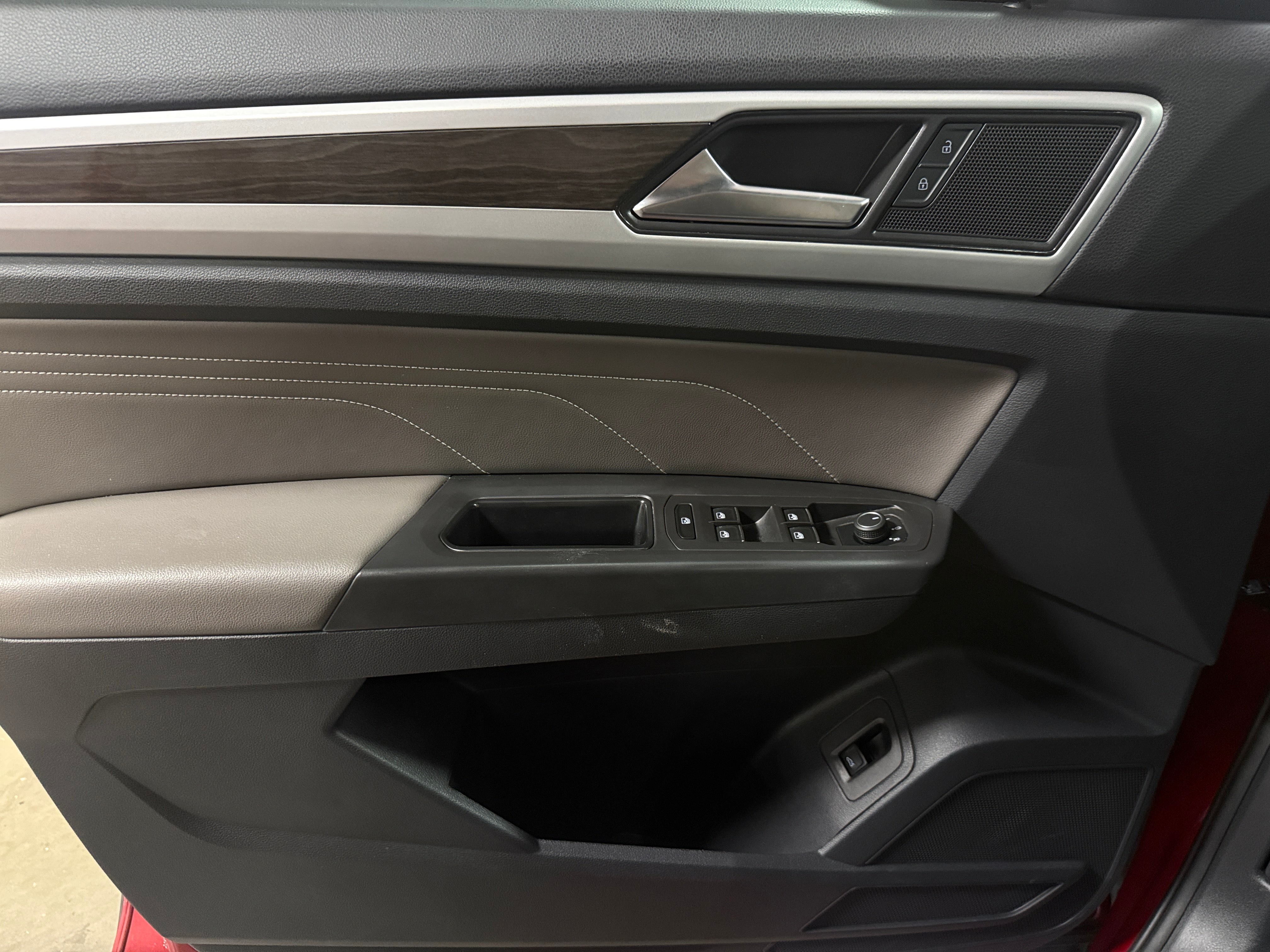 2022 Volkswagen Atlas SE w/Tech - Photo 6