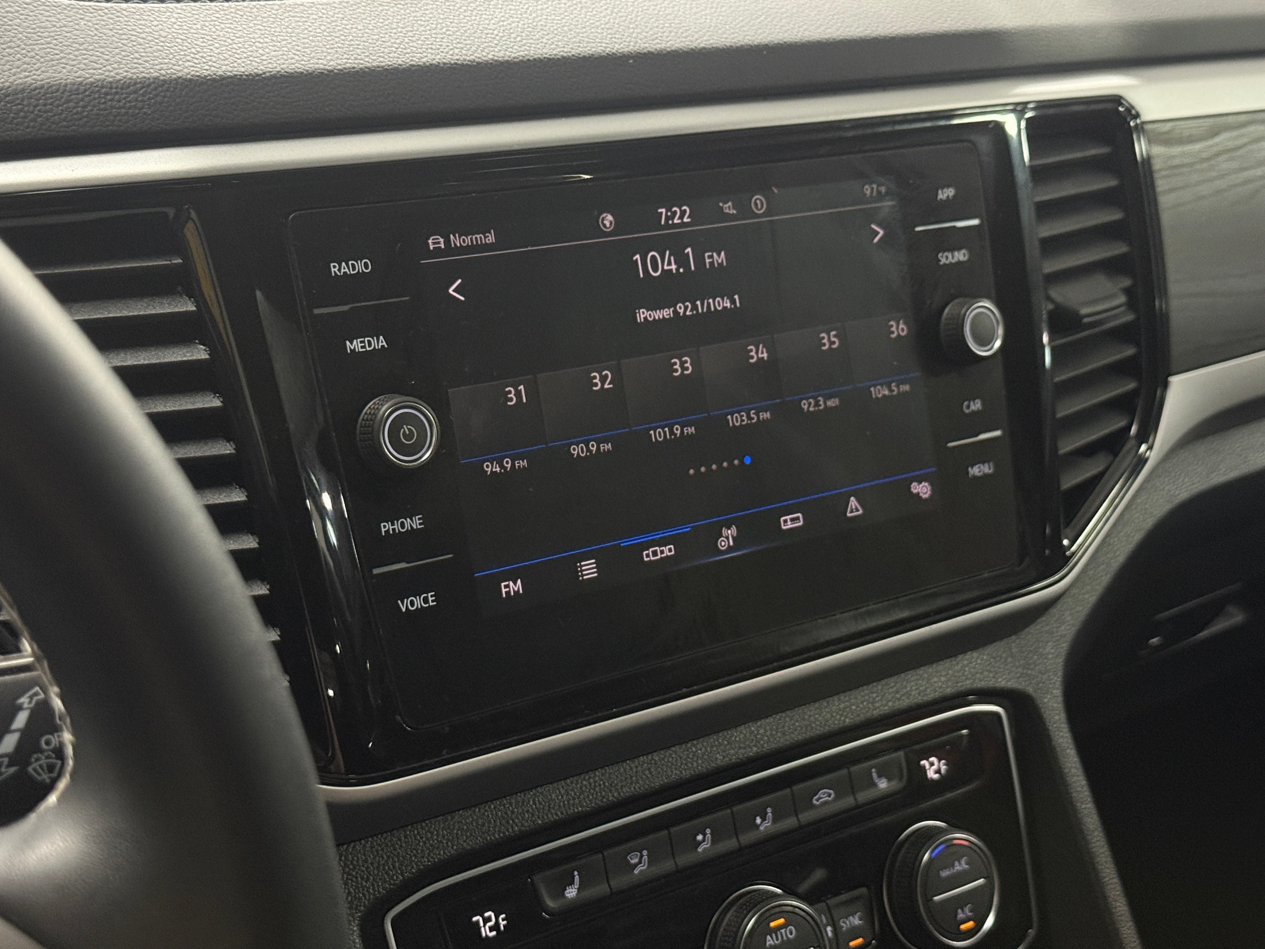 2022 Volkswagen Atlas SE w/Tech - Photo 15