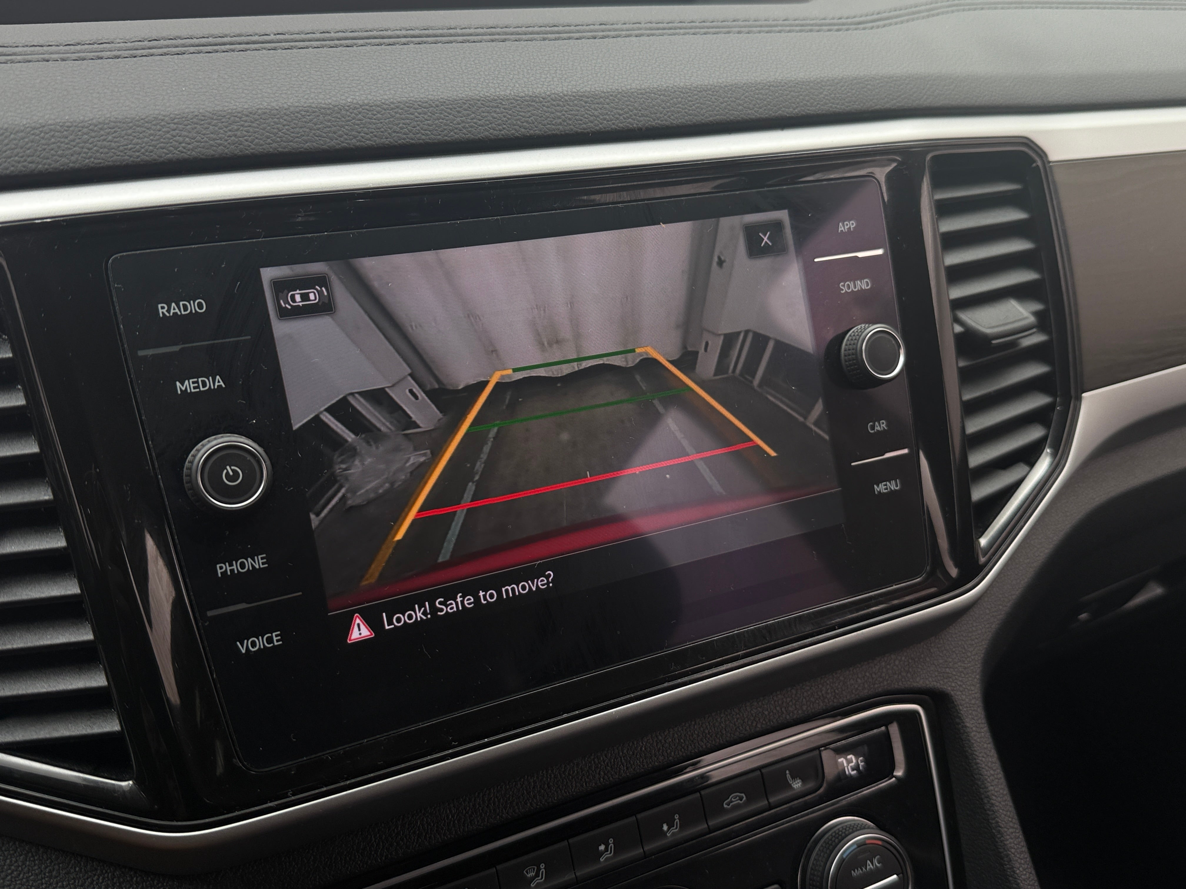 2022 Volkswagen Atlas SE w/Tech - Photo 16