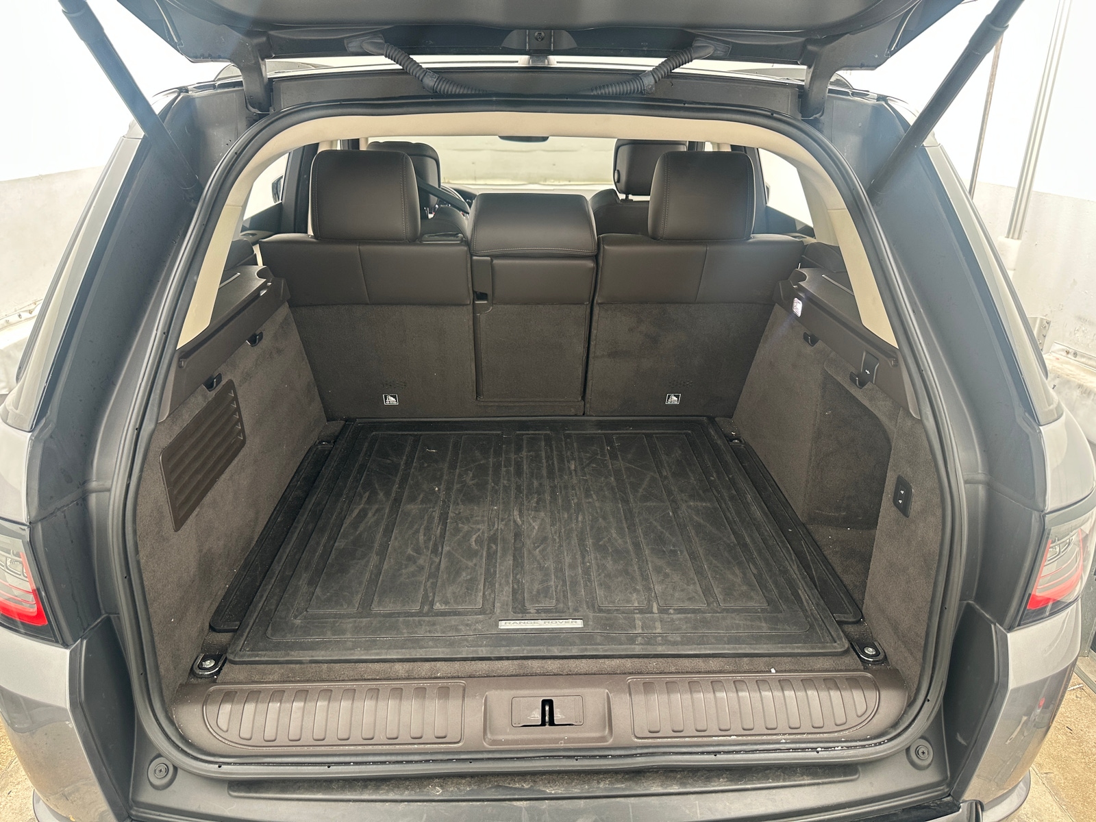 Thumbnail: 2020 Land Rover Range Rover Sport - 6