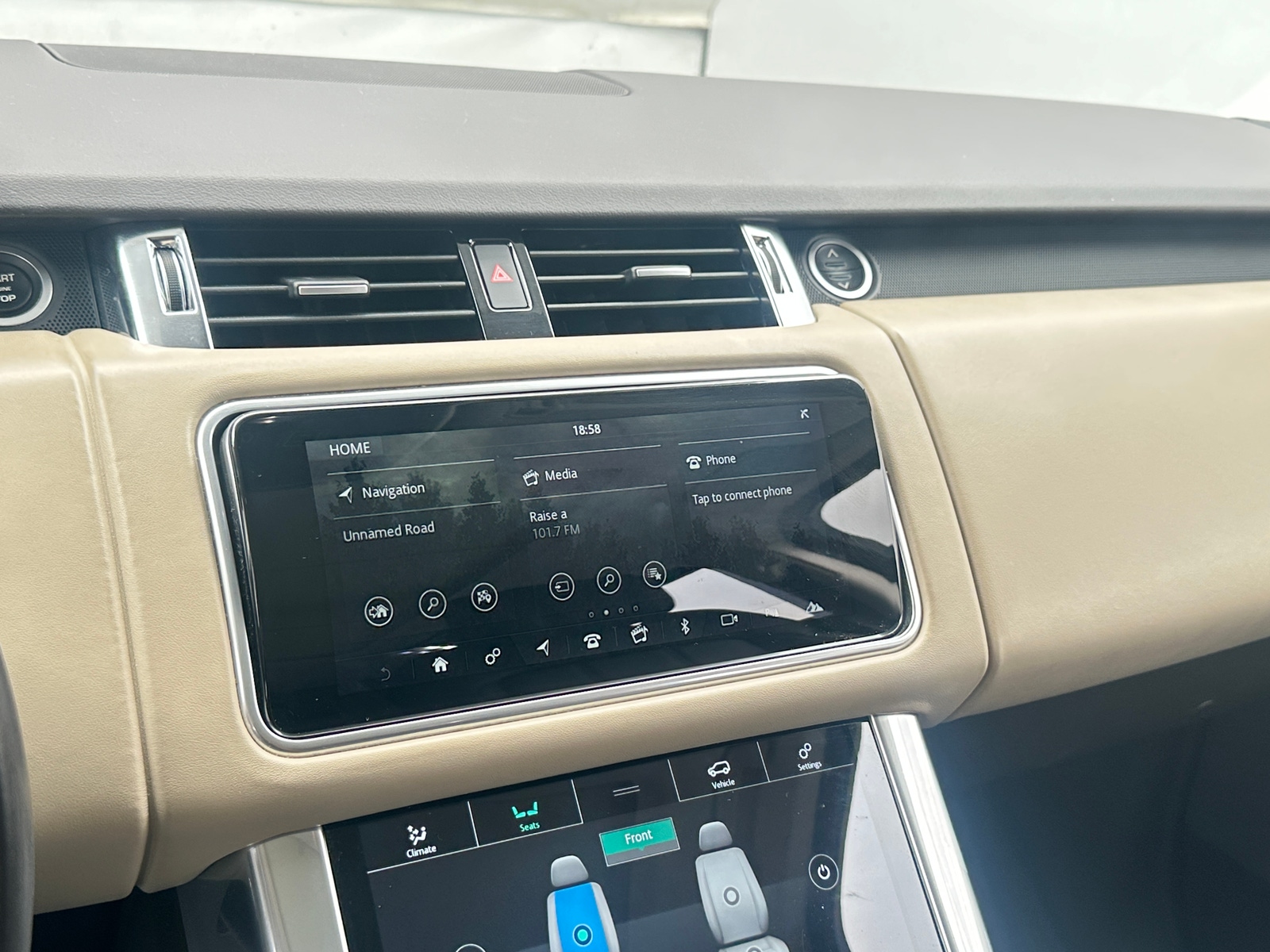 Thumbnail: 2020 Land Rover Range Rover Sport - 3