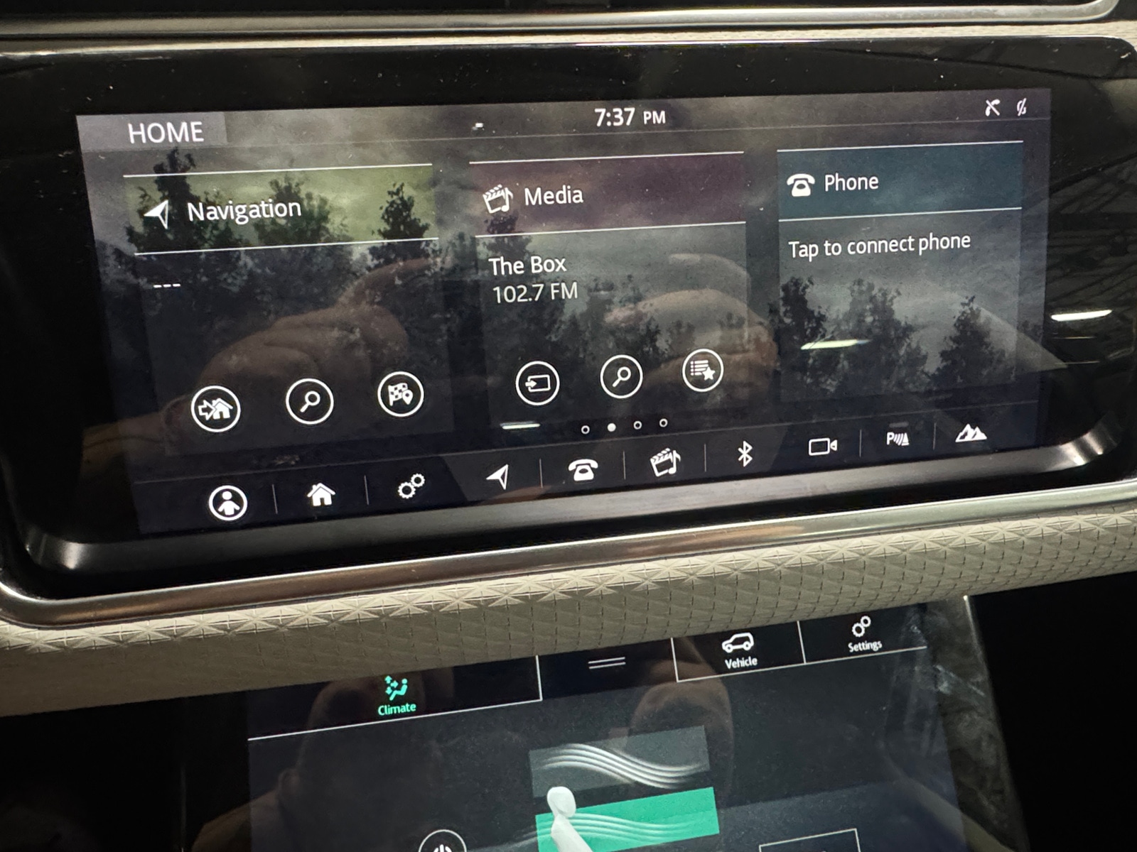 Thumbnail: 2020 Land Rover Range Rover Evoque - 3