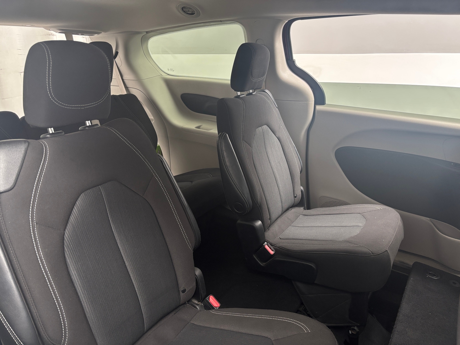 Thumbnail: 2023 Chrysler Voyager - 6