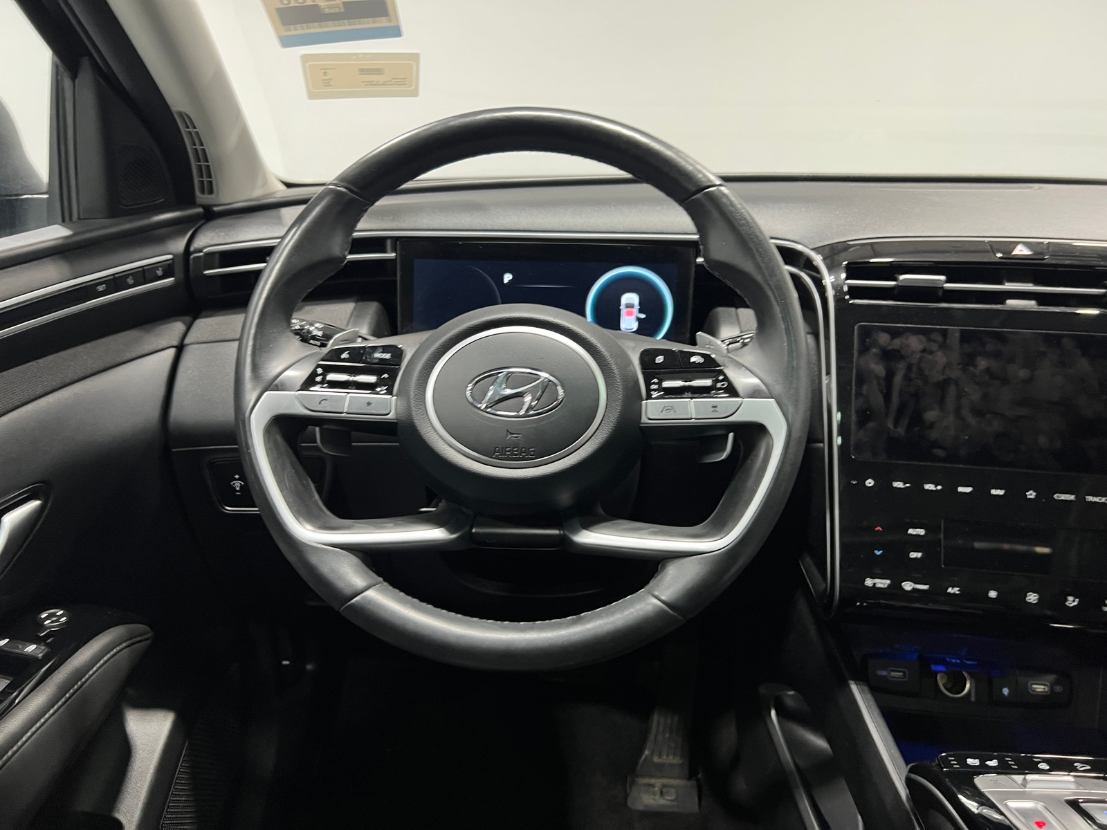 Thumbnail: 2022 Hyundai Tucson - 4