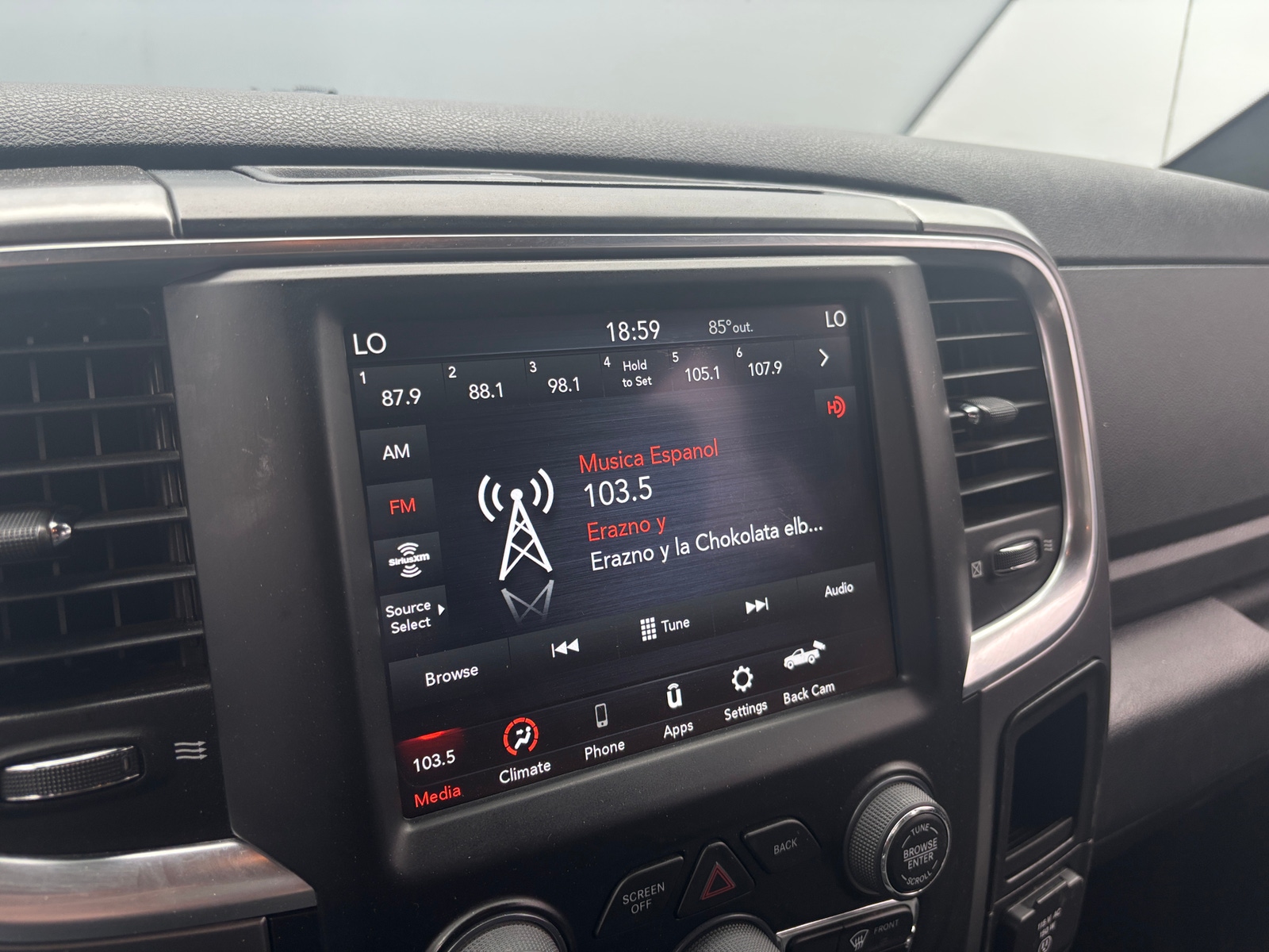 Thumbnail: 2021 RAM 1500 Classic - 4