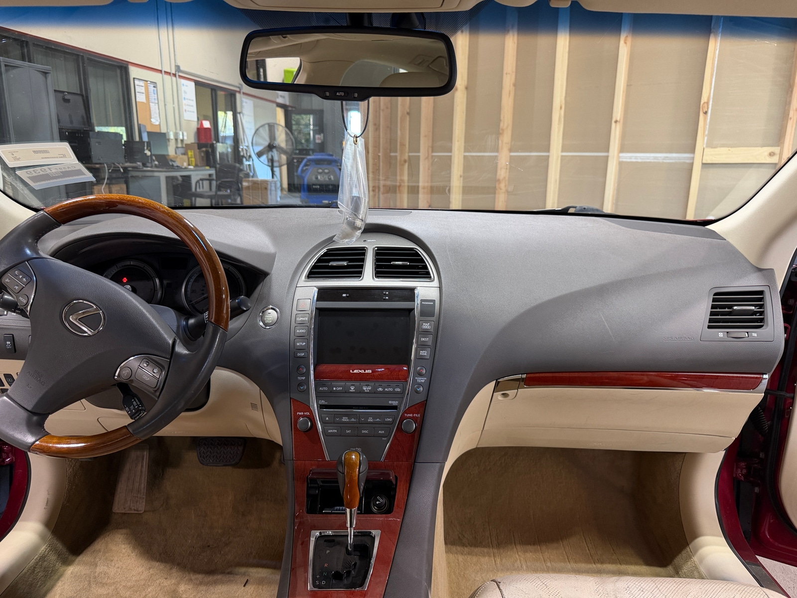 Thumbnail: 2012 Lexus ES - 2