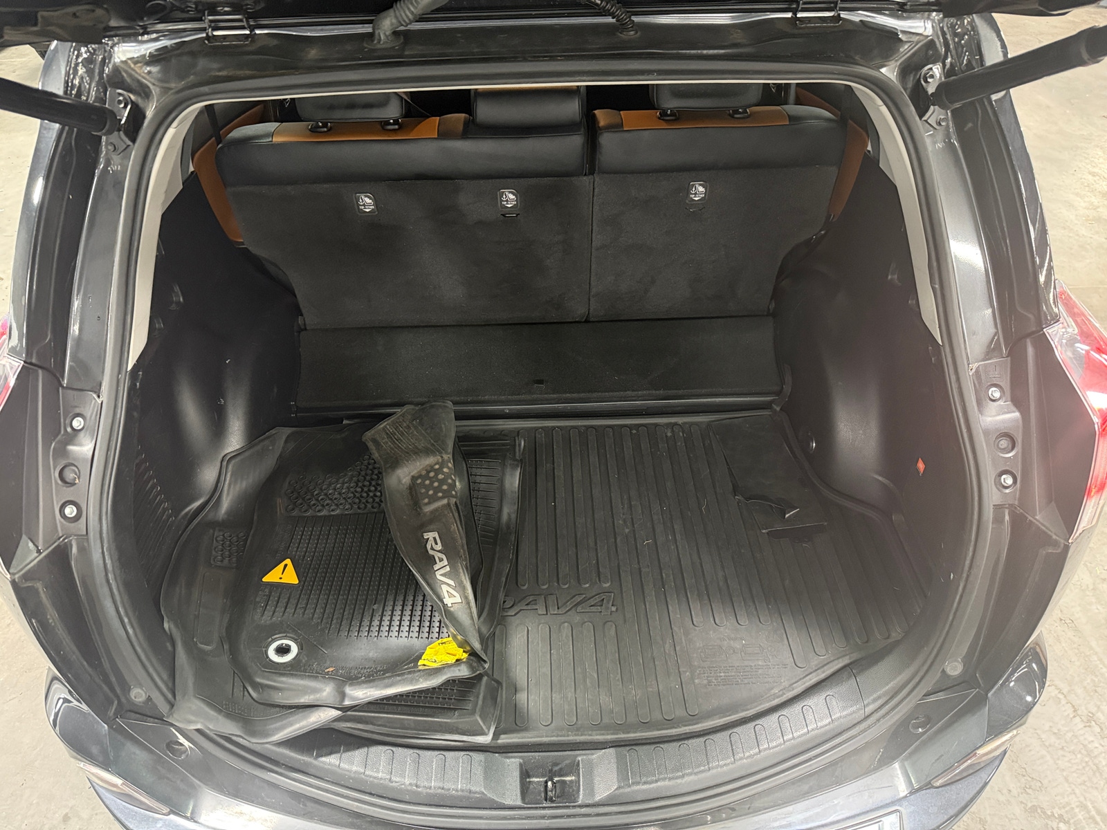 Thumbnail: 2018 Toyota RAV4 - 6