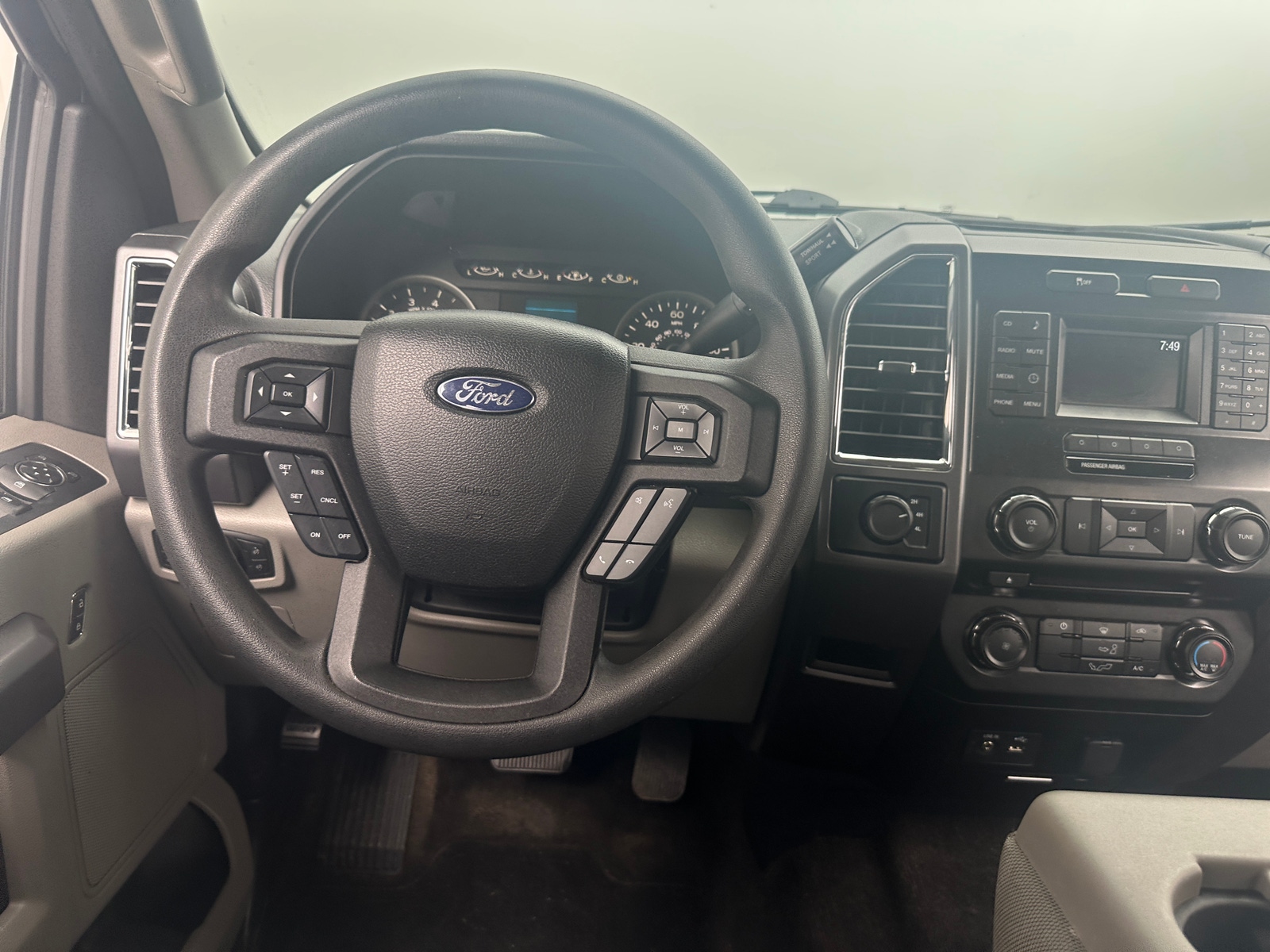 Thumbnail: 2015 Ford Econoline - 5
