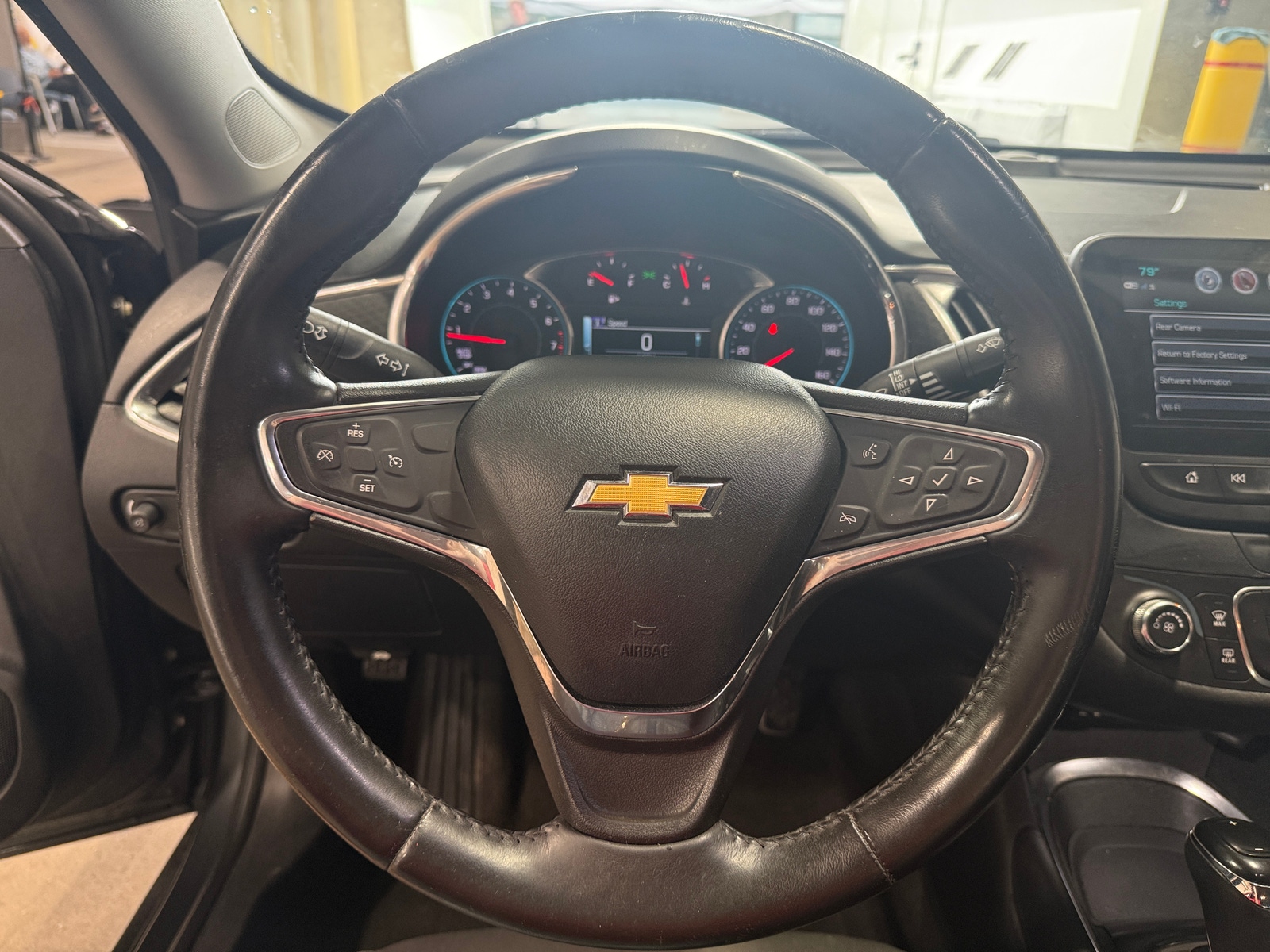 Thumbnail: 2017 Chevrolet Malibu - 5