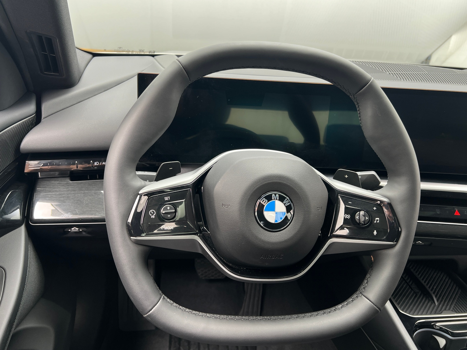 Thumbnail: 2025 BMW 5 Series - 4