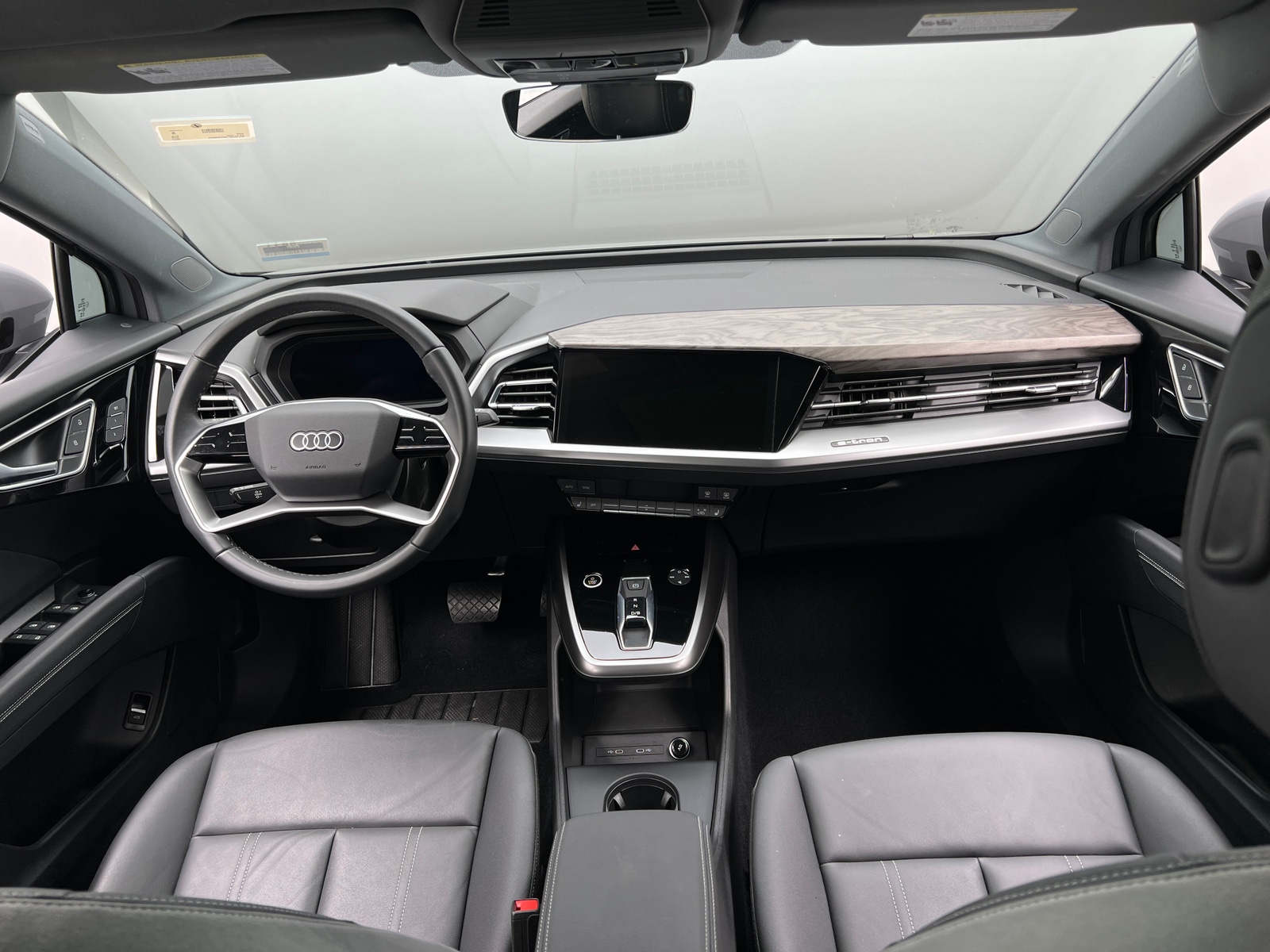 Thumbnail: 2023 Audi Q4 e-tron - 2