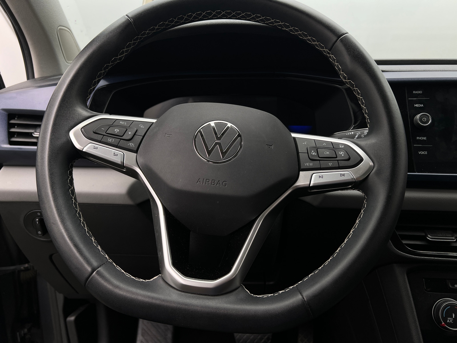 Thumbnail: 2022 Volkswagen Taos - 5