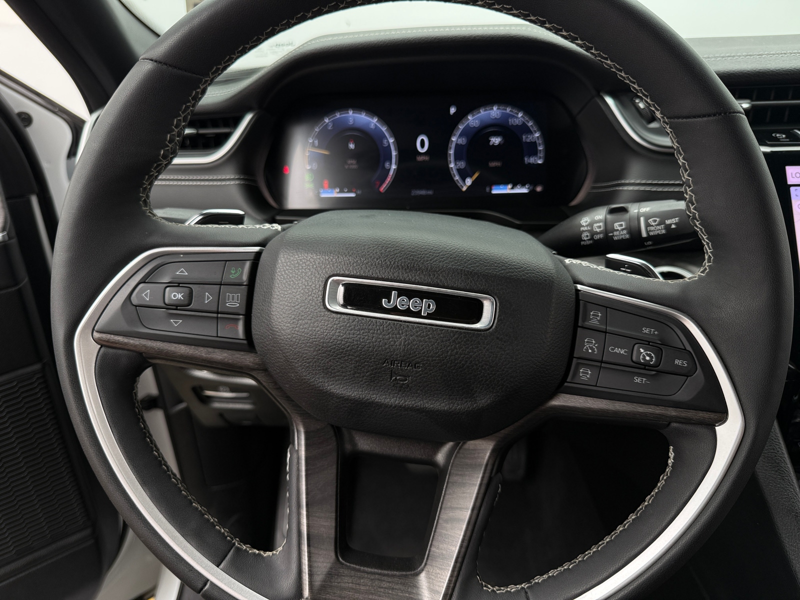 Thumbnail: 2024 Jeep Grand Cherokee L - 4
