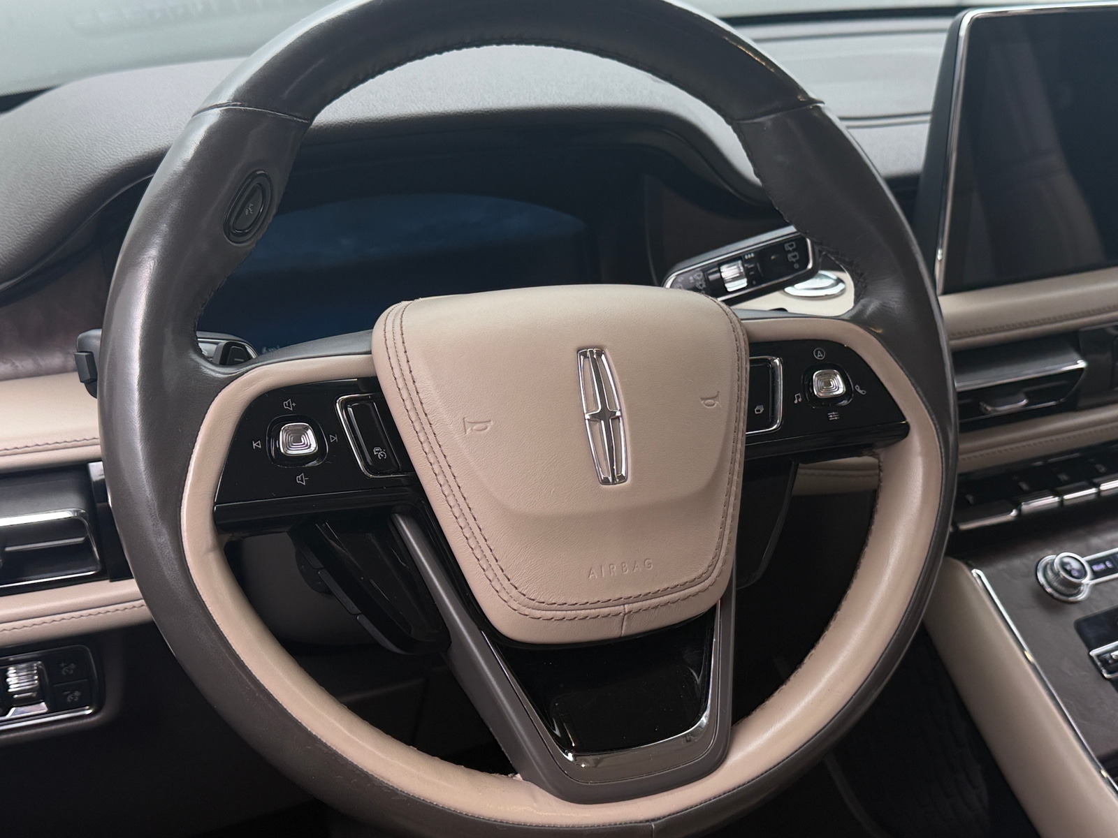Thumbnail: 2020 Lincoln Aviator - 4
