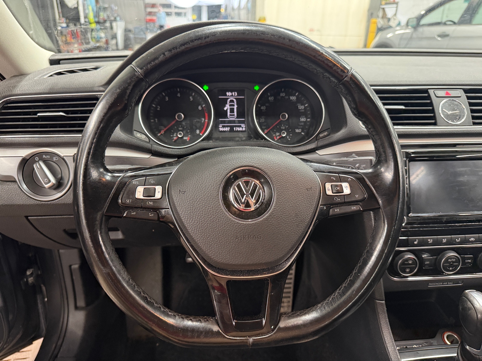 Thumbnail: 2017 Volkswagen Passat - 4