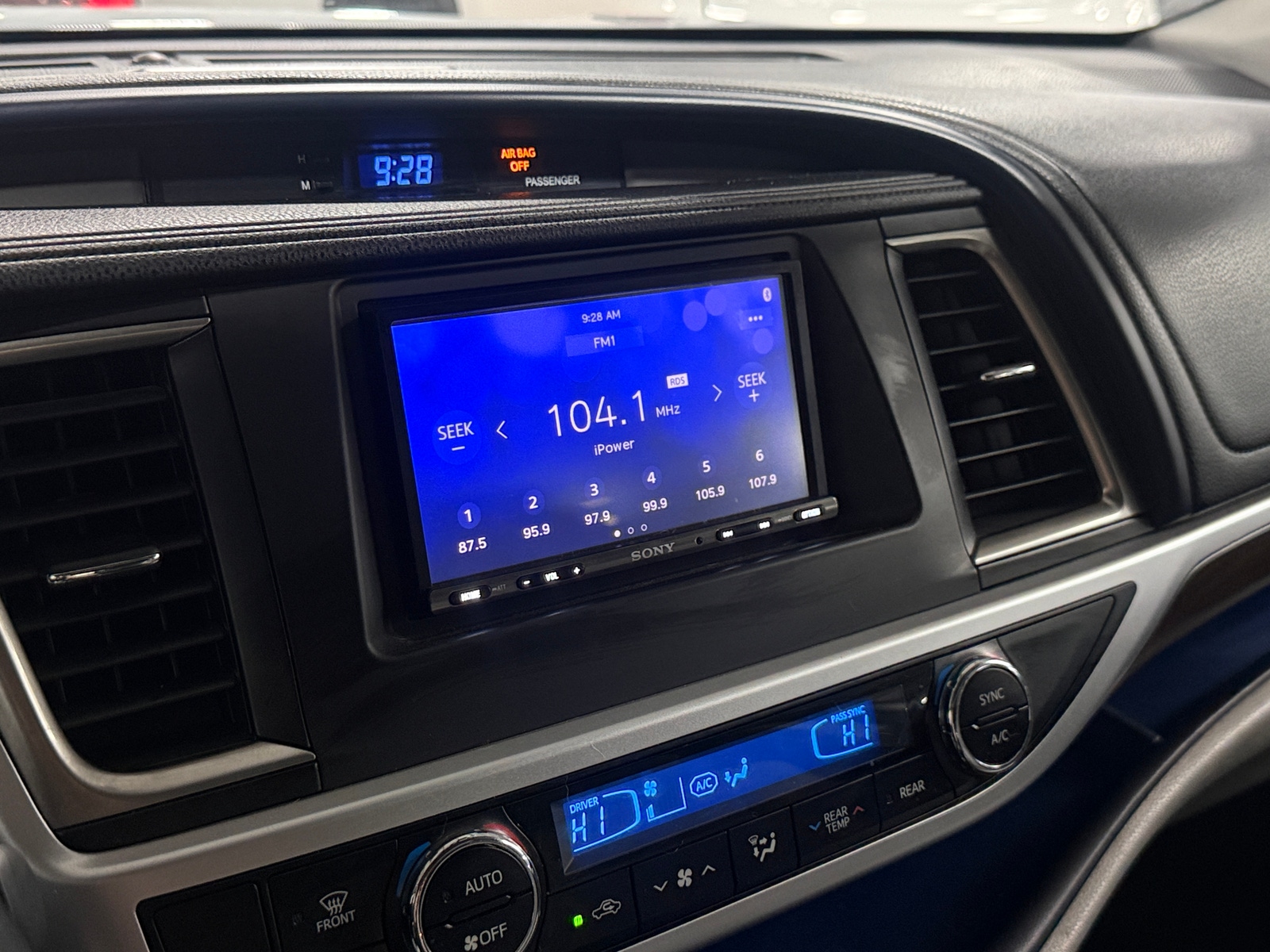 Thumbnail: 2016 Toyota Highlander - 3