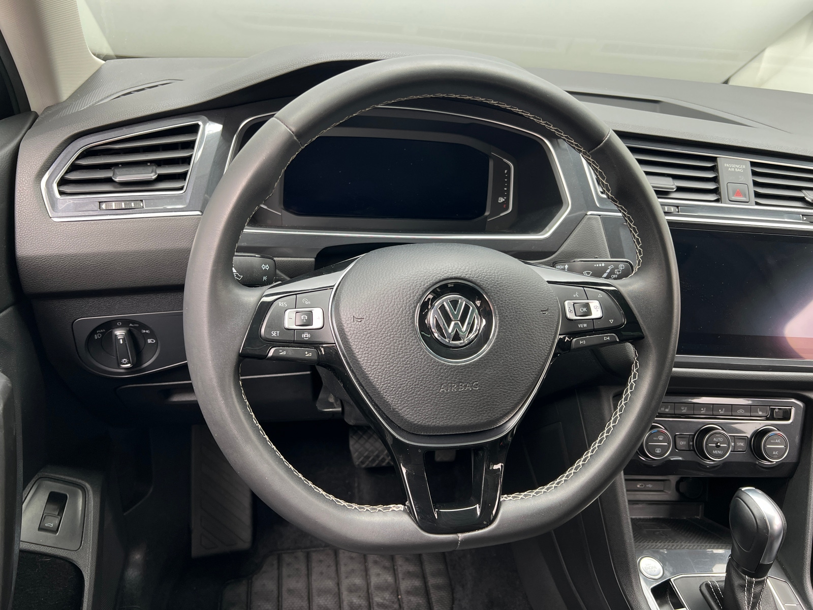 Thumbnail: 2021 Volkswagen Tiguan - 4