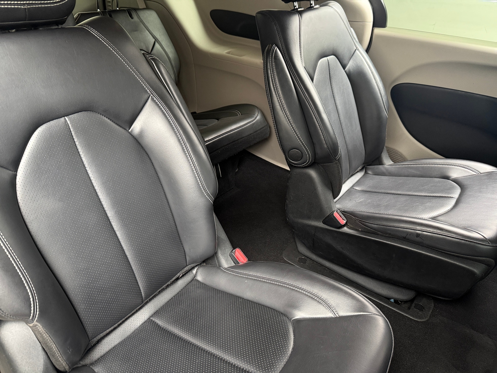 Thumbnail: 2023 Chrysler Pacifica - 5