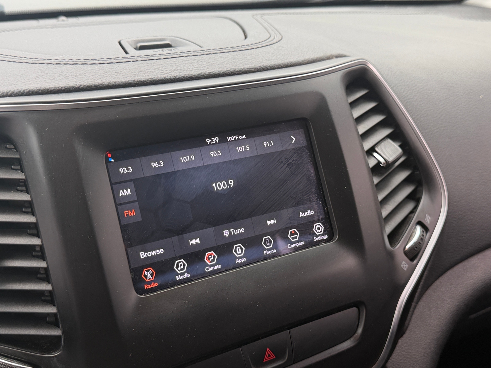 Thumbnail: 2019 Jeep Cherokee - 4