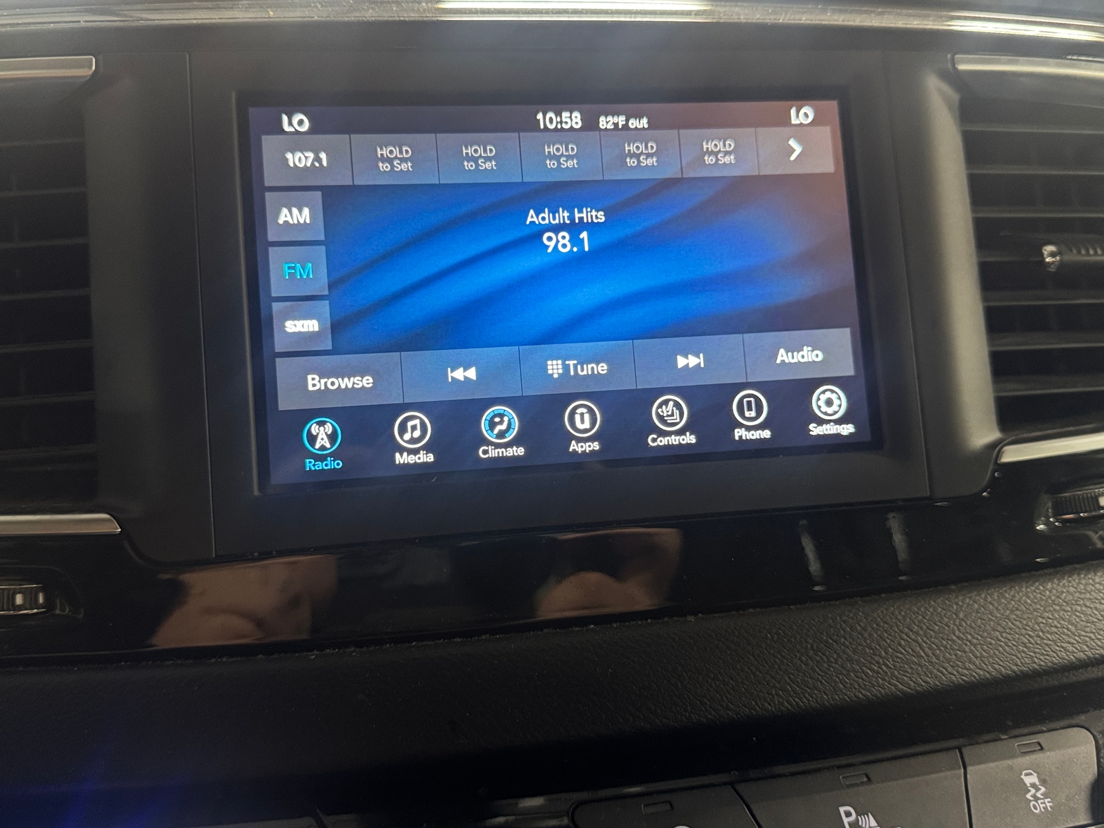 Thumbnail: 2019 Chrysler Pacifica - 3
