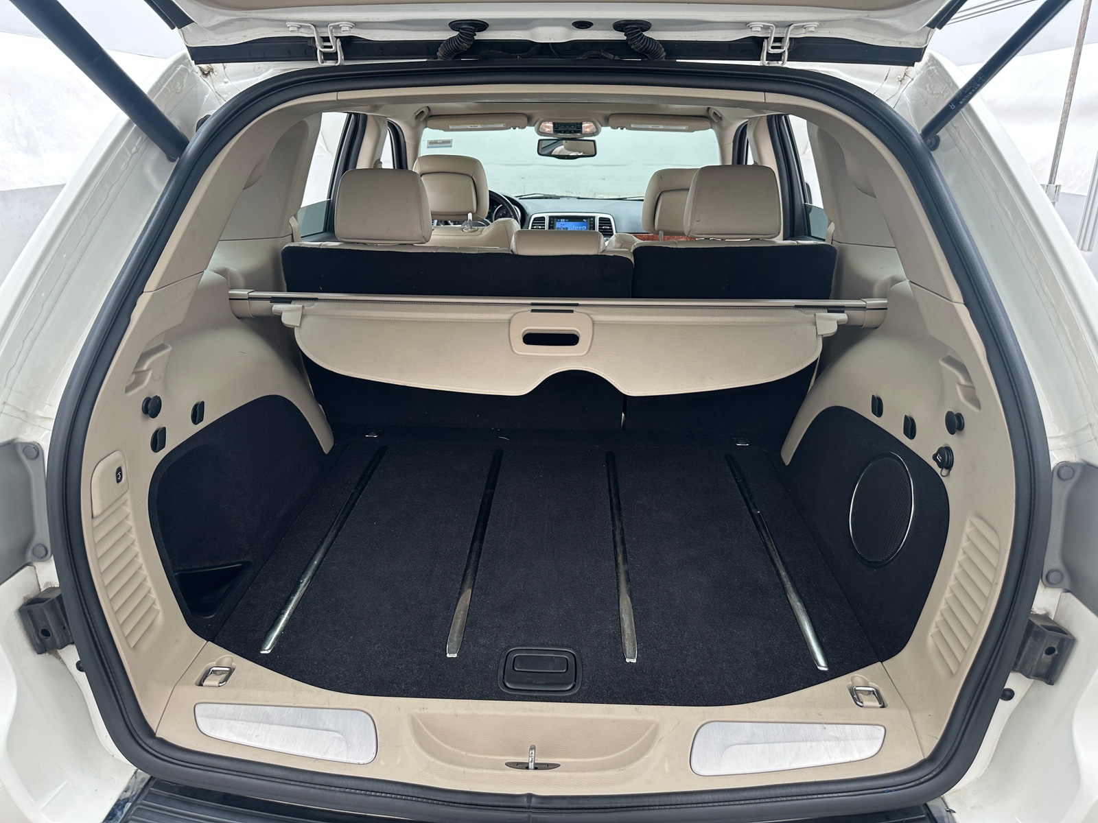Thumbnail: 2012 Jeep Grand Cherokee - 6