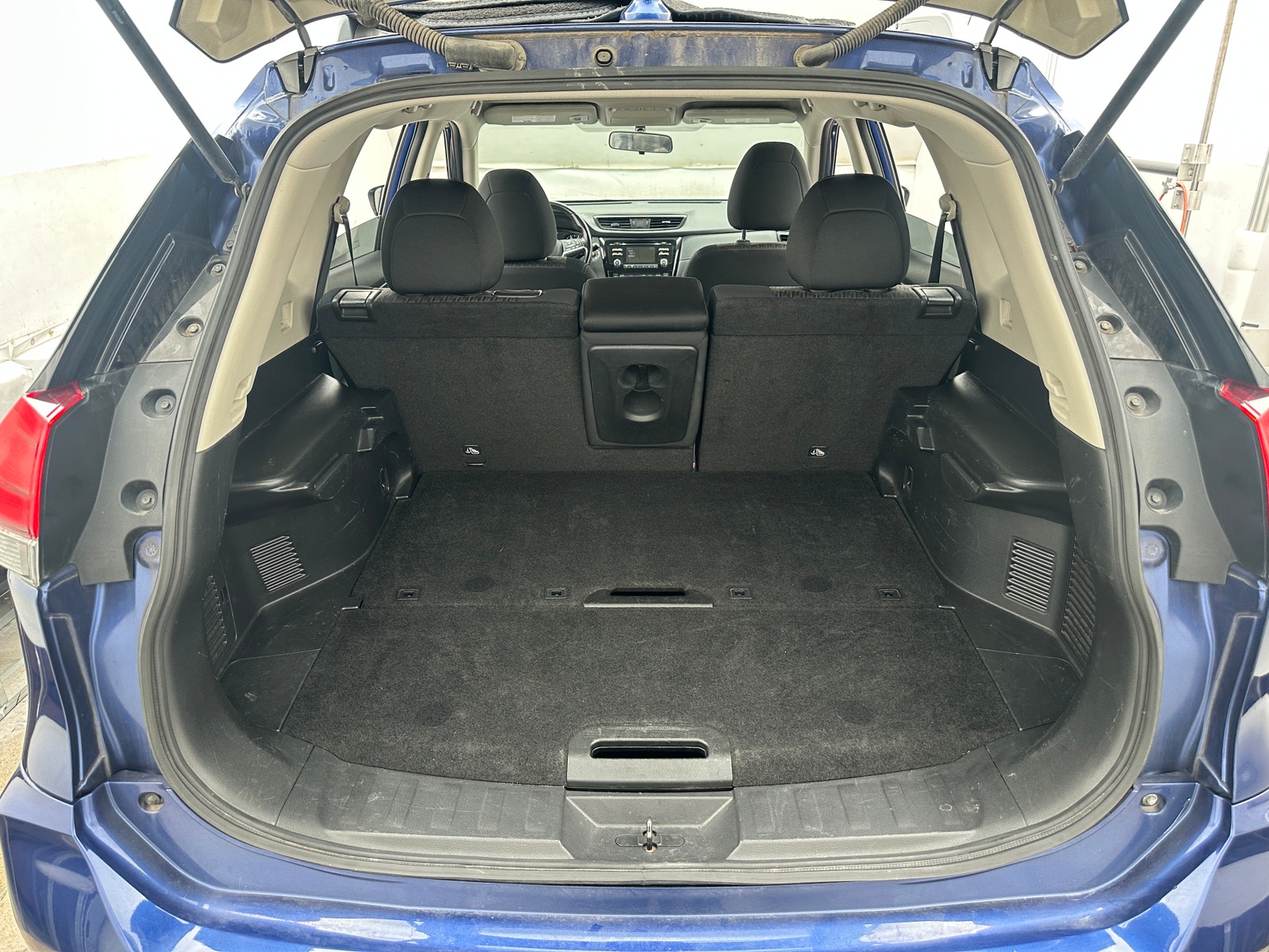 Thumbnail: 2017 Nissan Rogue - 7