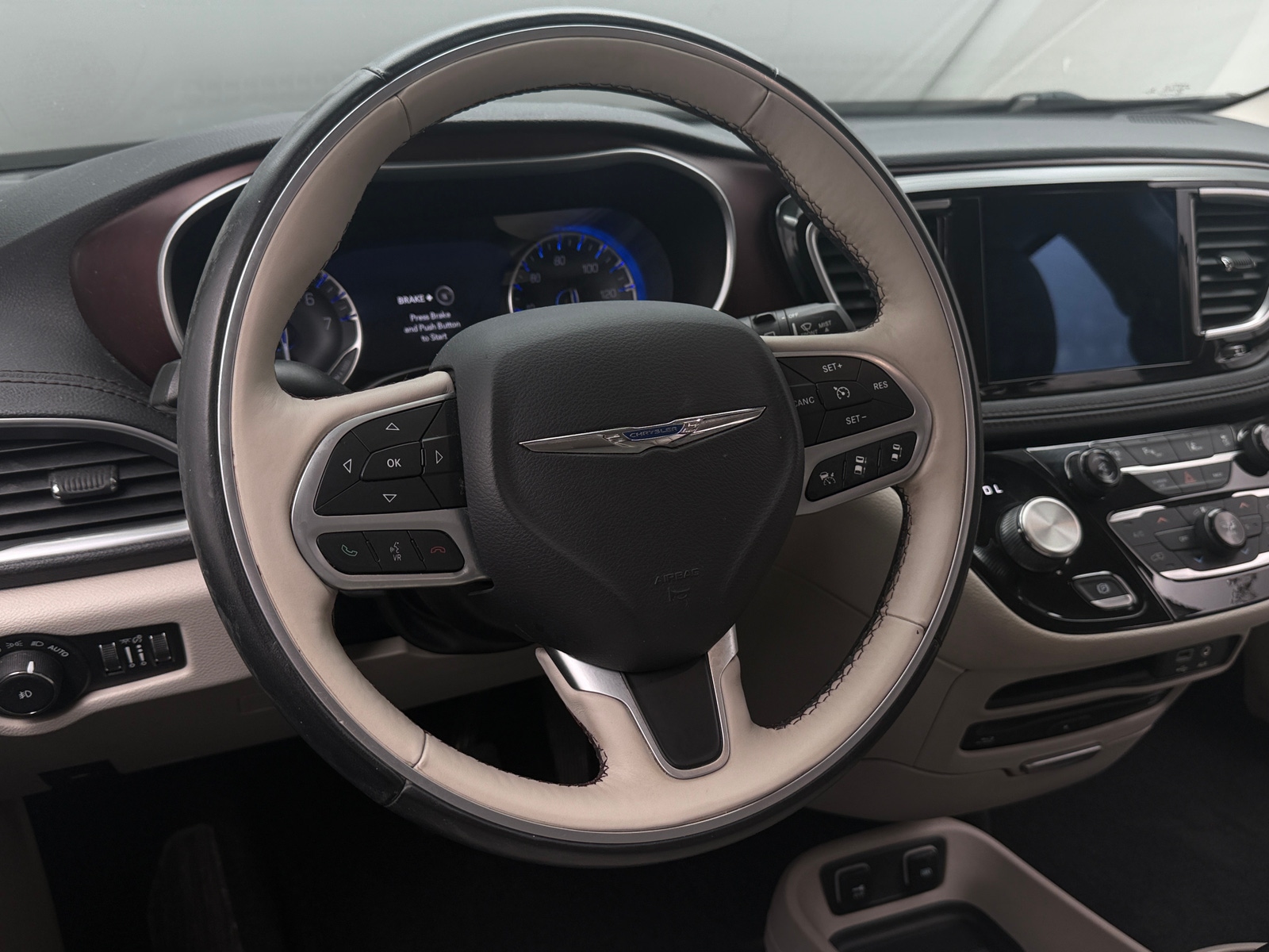 Thumbnail: 2017 Chrysler Pacifica - 4