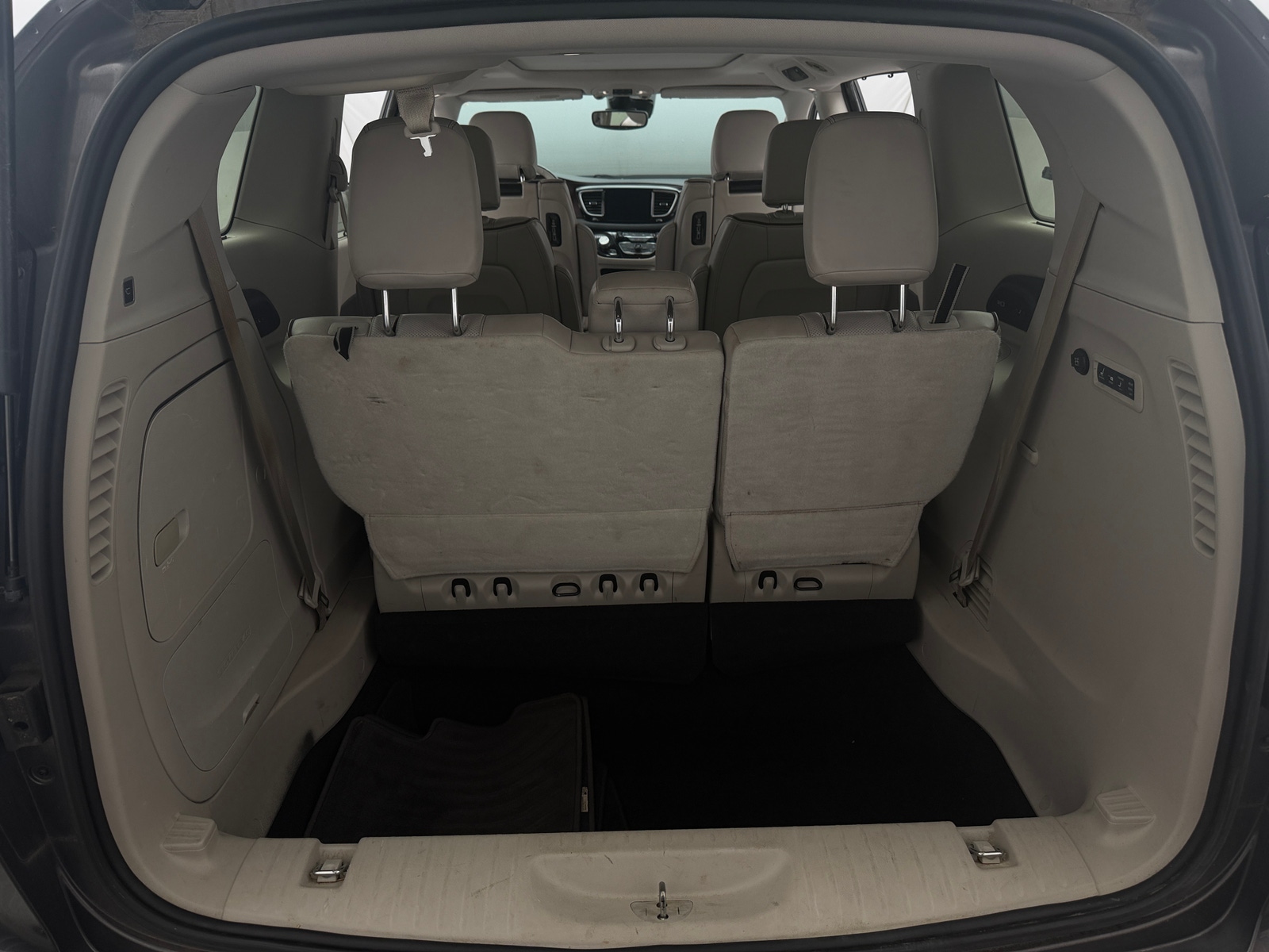 Thumbnail: 2017 Chrysler Pacifica - 6
