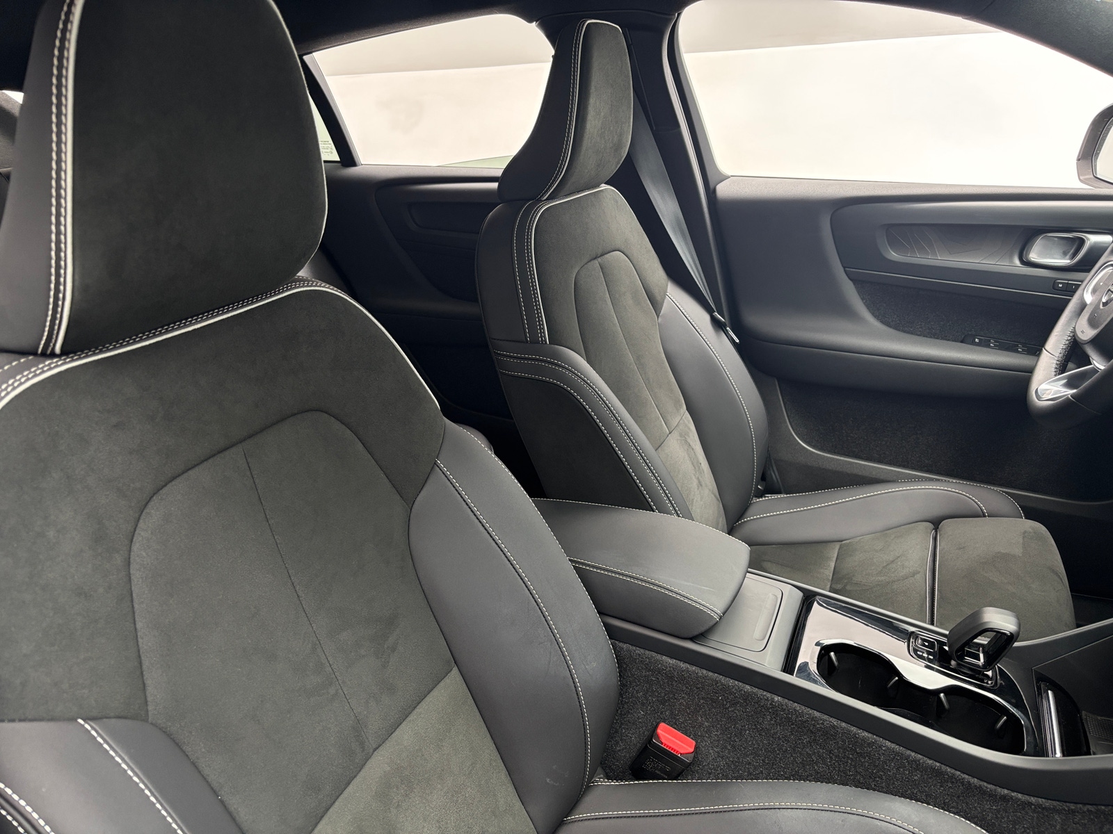 Thumbnail: 2023 Volvo C40 - 2