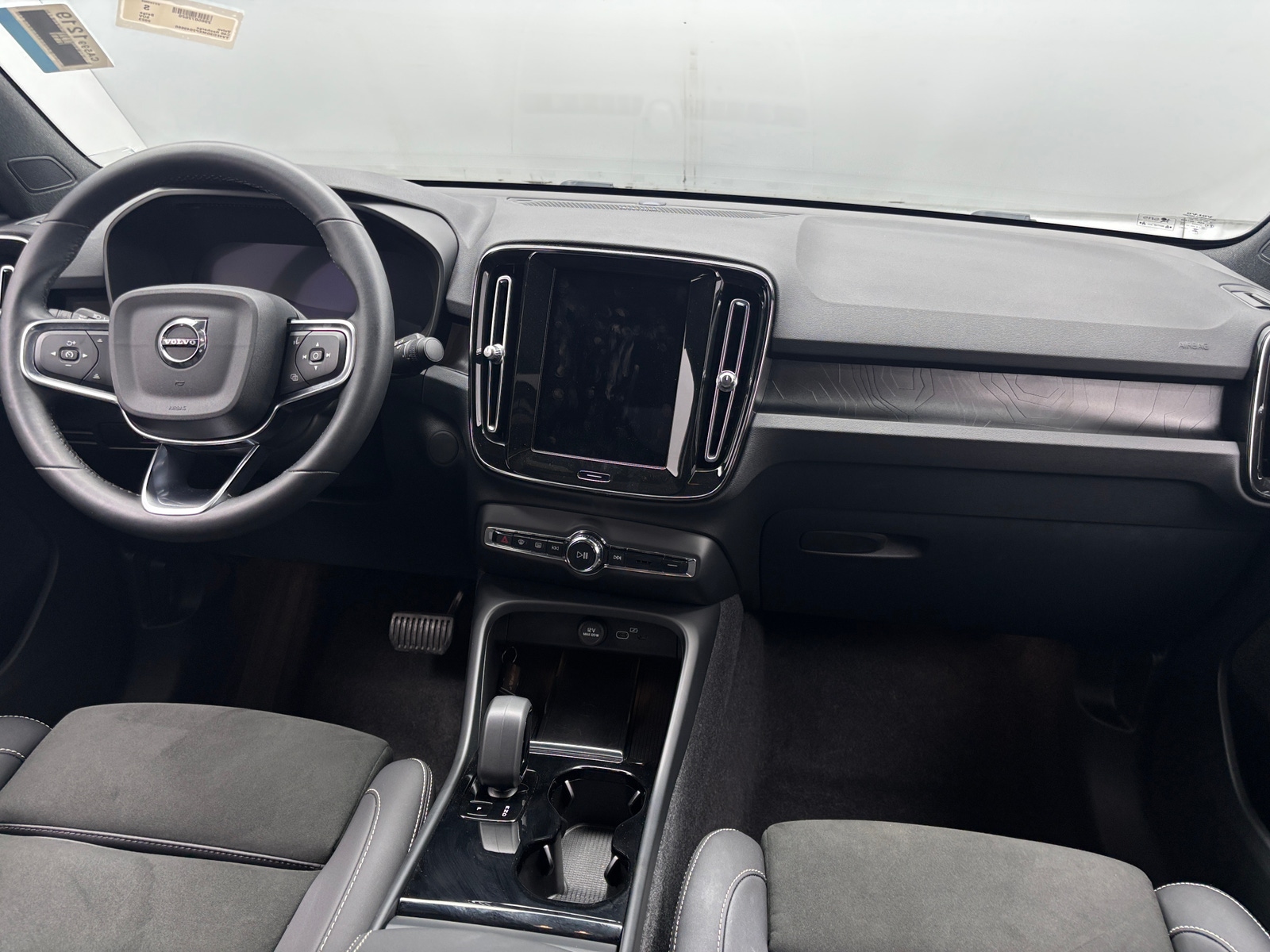 Thumbnail: 2023 Volvo C40 - 3