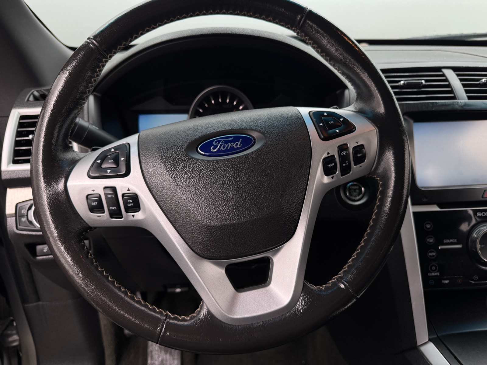 Thumbnail: 2014 Ford Explorer - 4