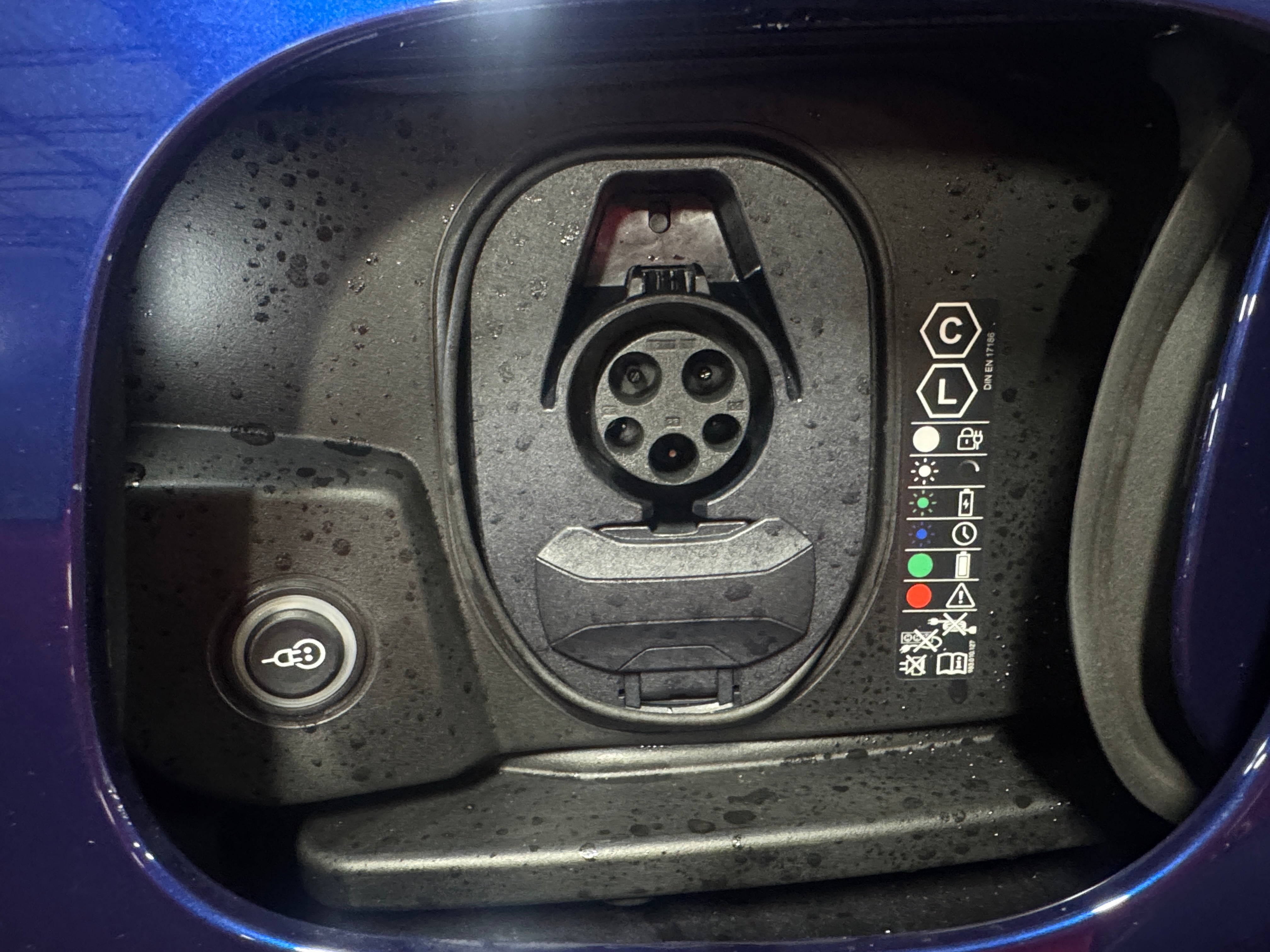 Used 2024 Porsche Macan Base with VIN WP1AA2XA9RL000677 for sale in Auburn, WA