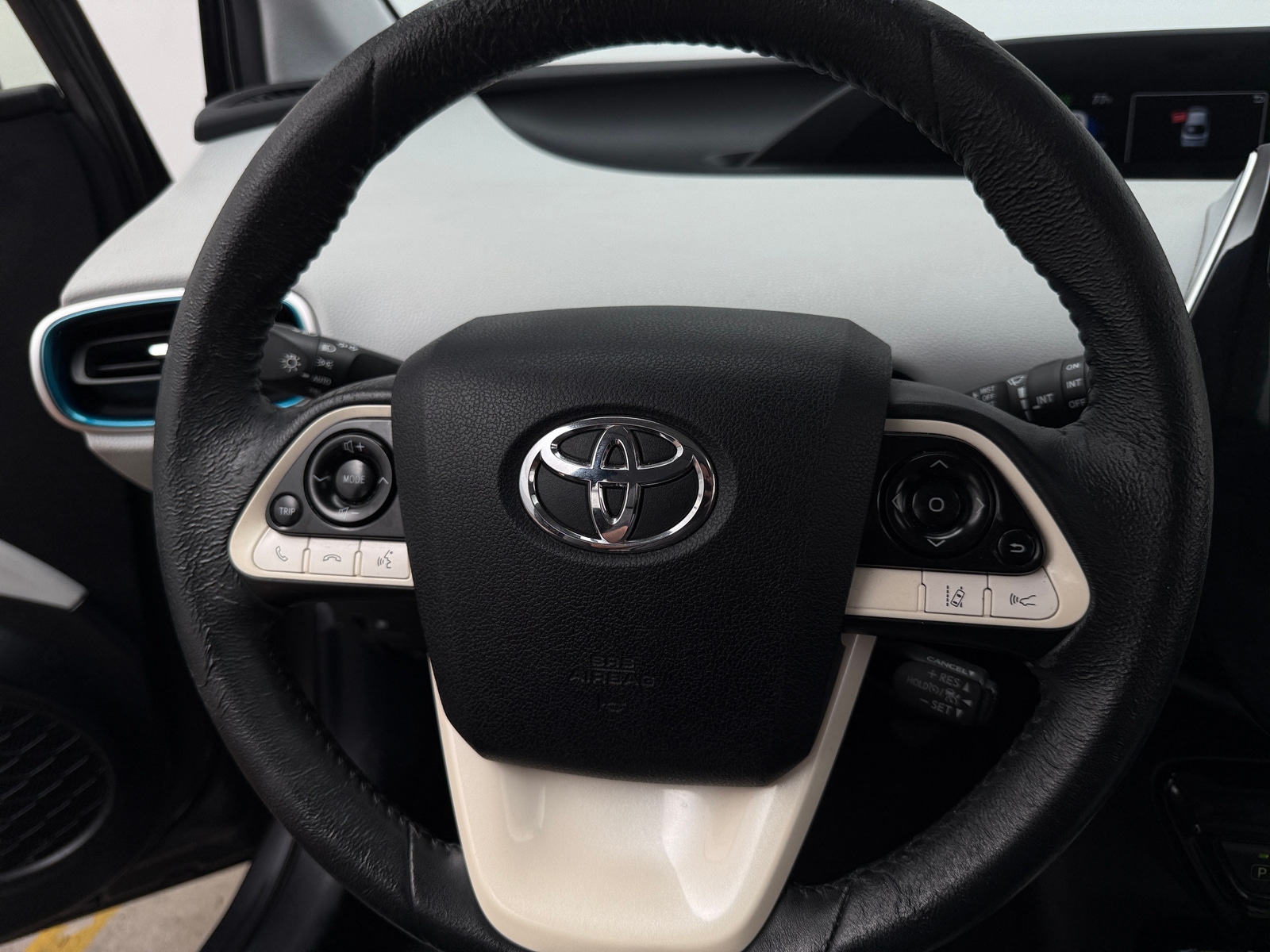 Thumbnail: 2016 Toyota Prius - 5