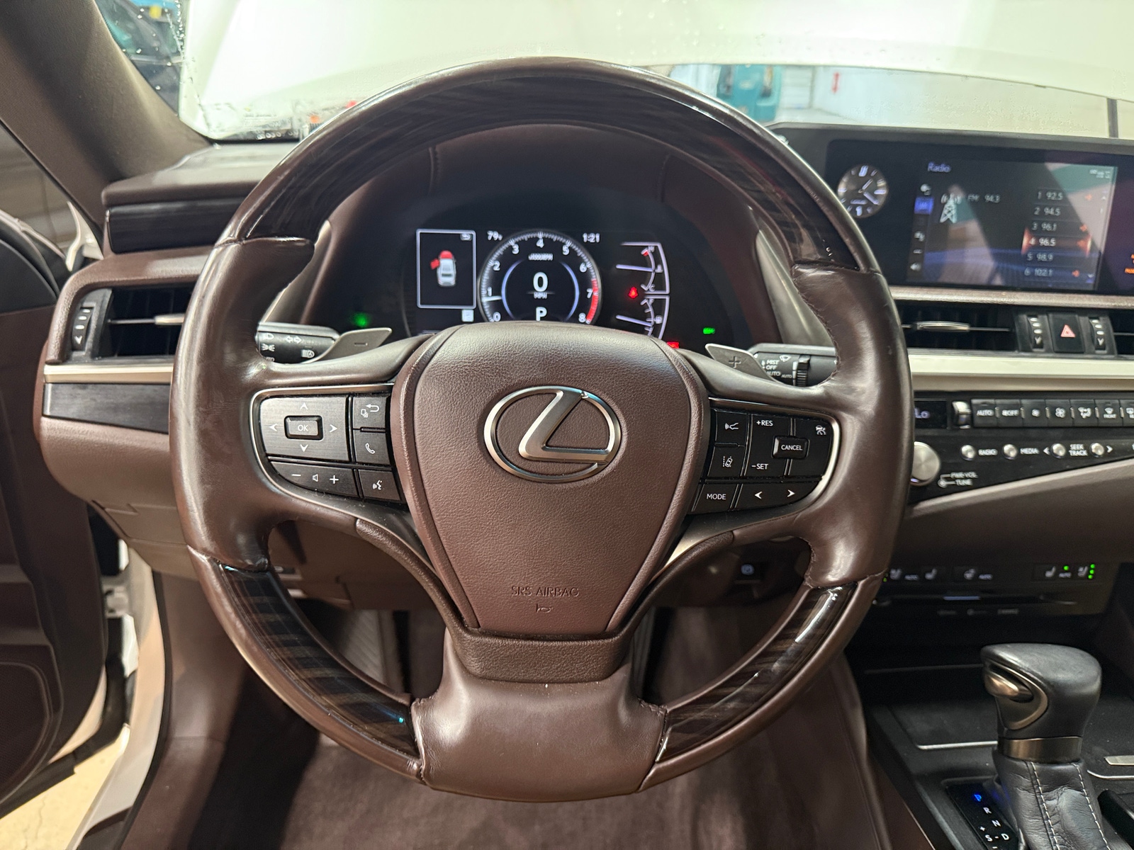 Thumbnail: 2021 Lexus ES - 4