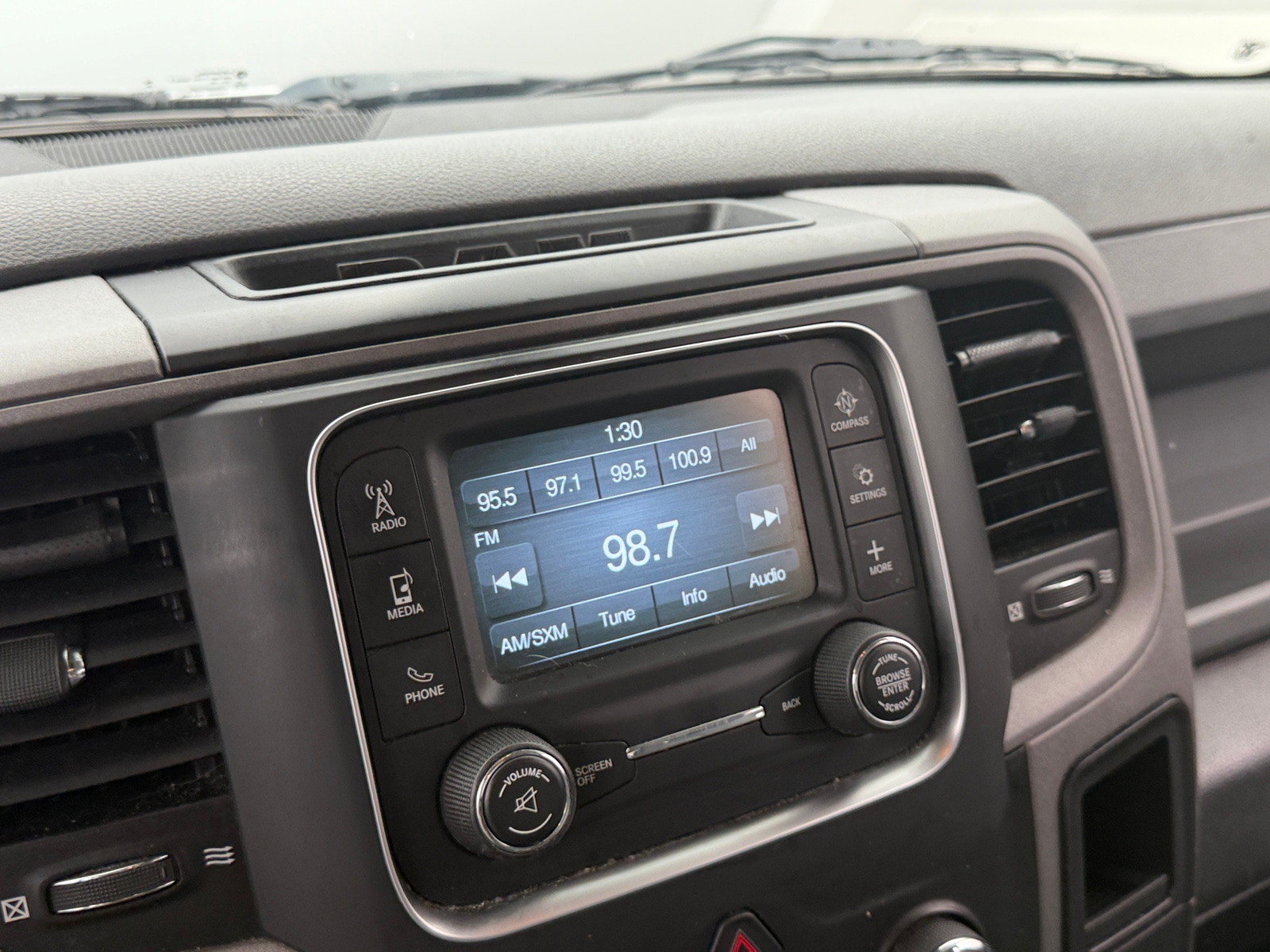 Thumbnail: 2019 RAM 1500 Classic - 4