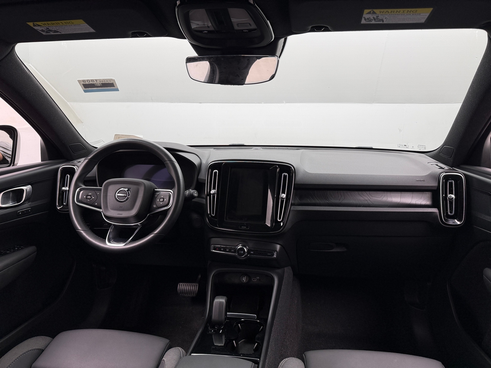 Thumbnail: 2023 Volvo XC40 - 2