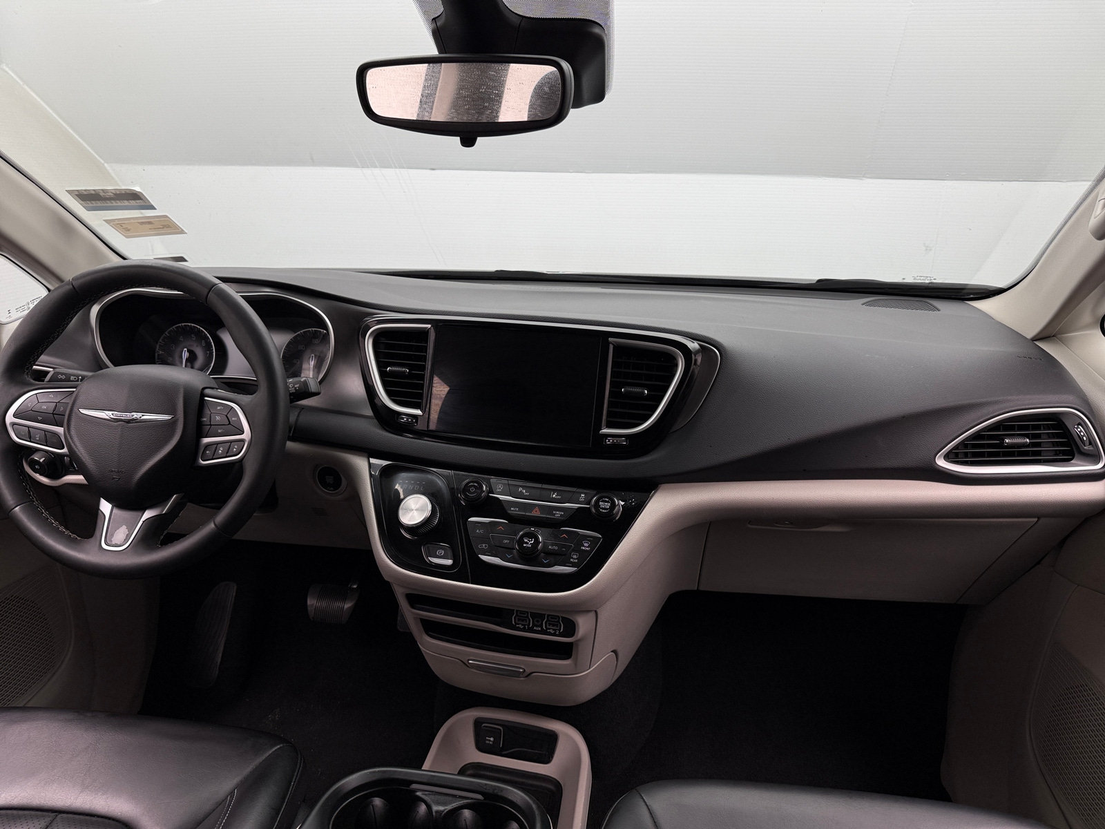 Thumbnail: 2024 Chrysler Pacifica - 3