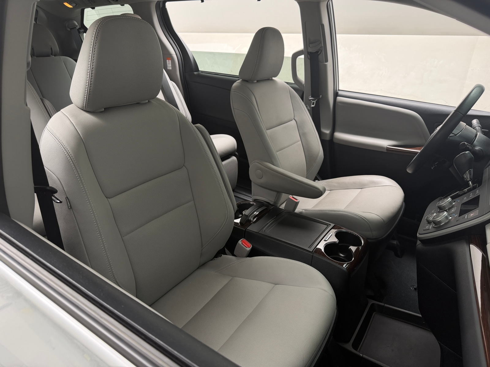 Thumbnail: 2020 Toyota Sienna - 2