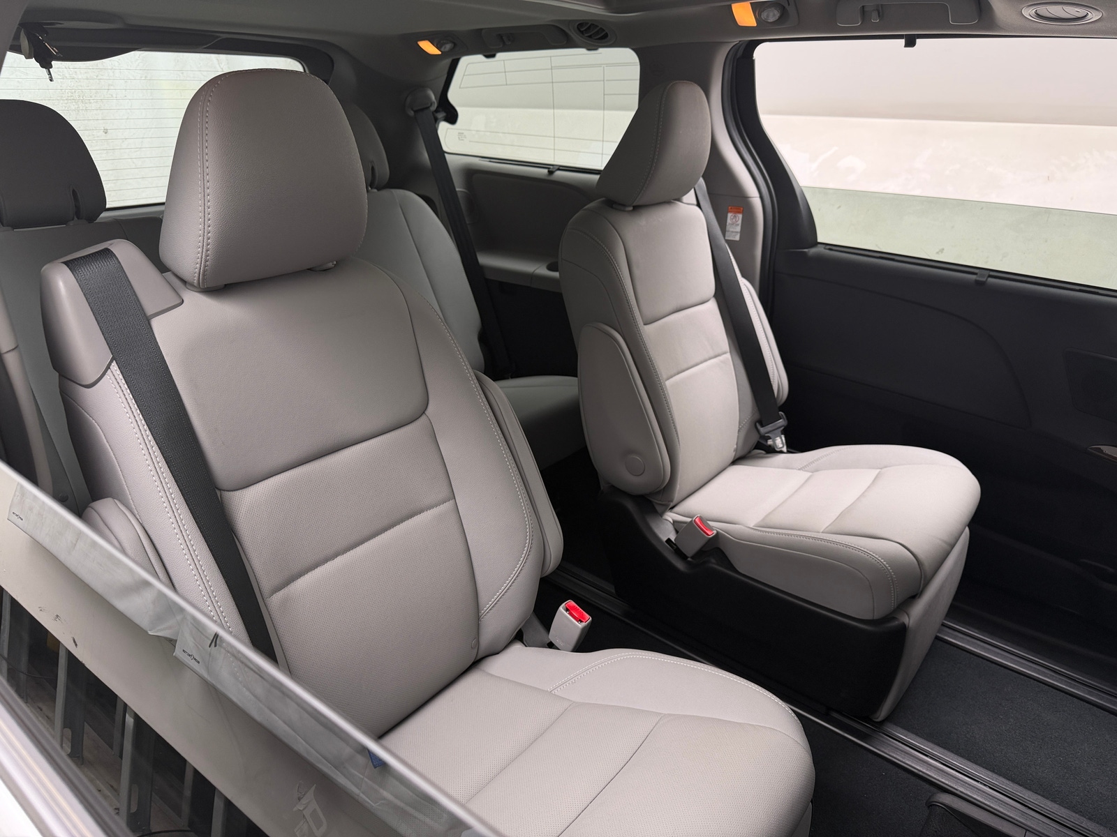 Thumbnail: 2020 Toyota Sienna - 6