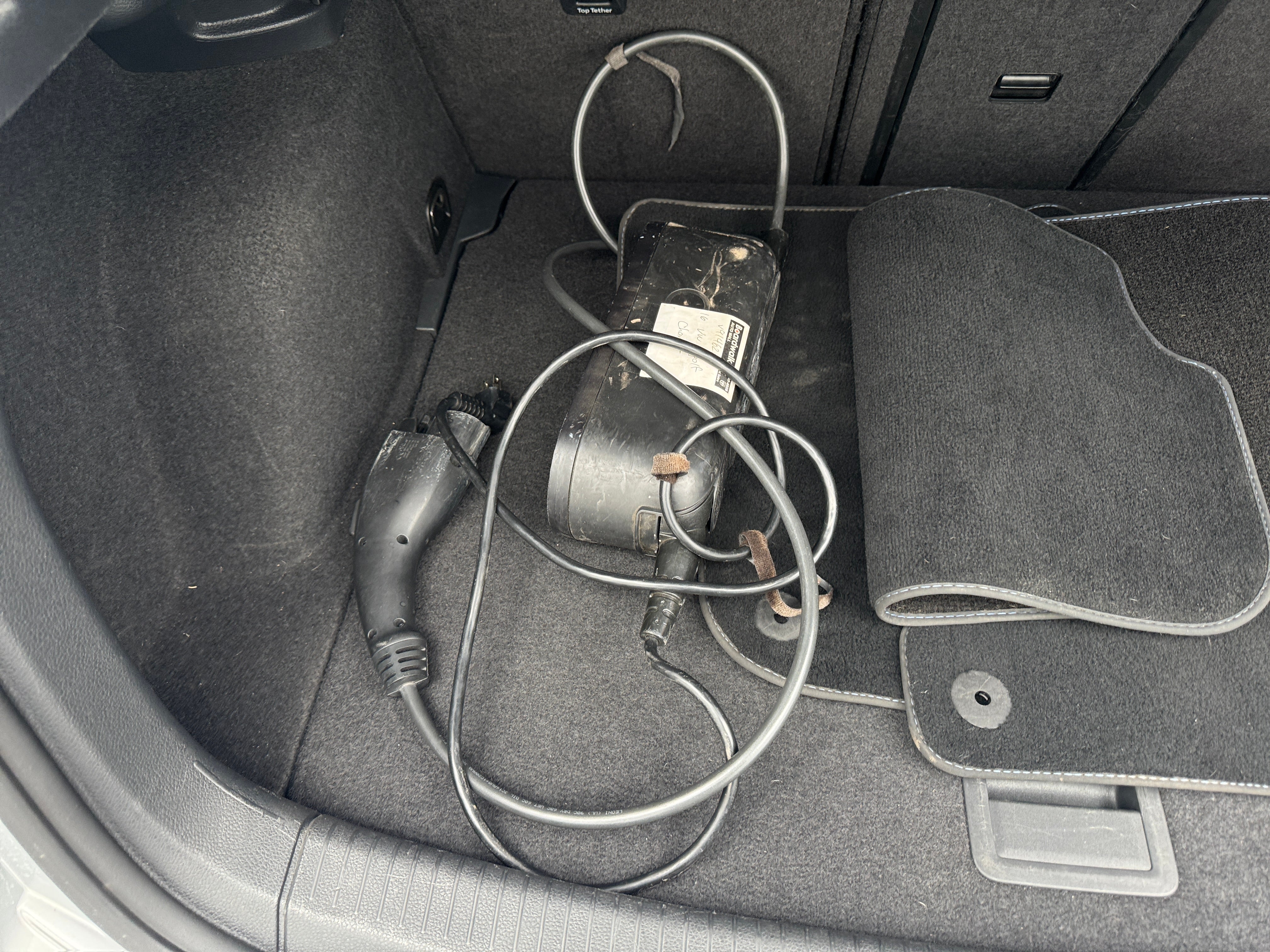 Used 2016 Volkswagen e-Golf e-Golf SE with VIN WVWKP7AU9GW915502 for sale in Oak Creek, WI